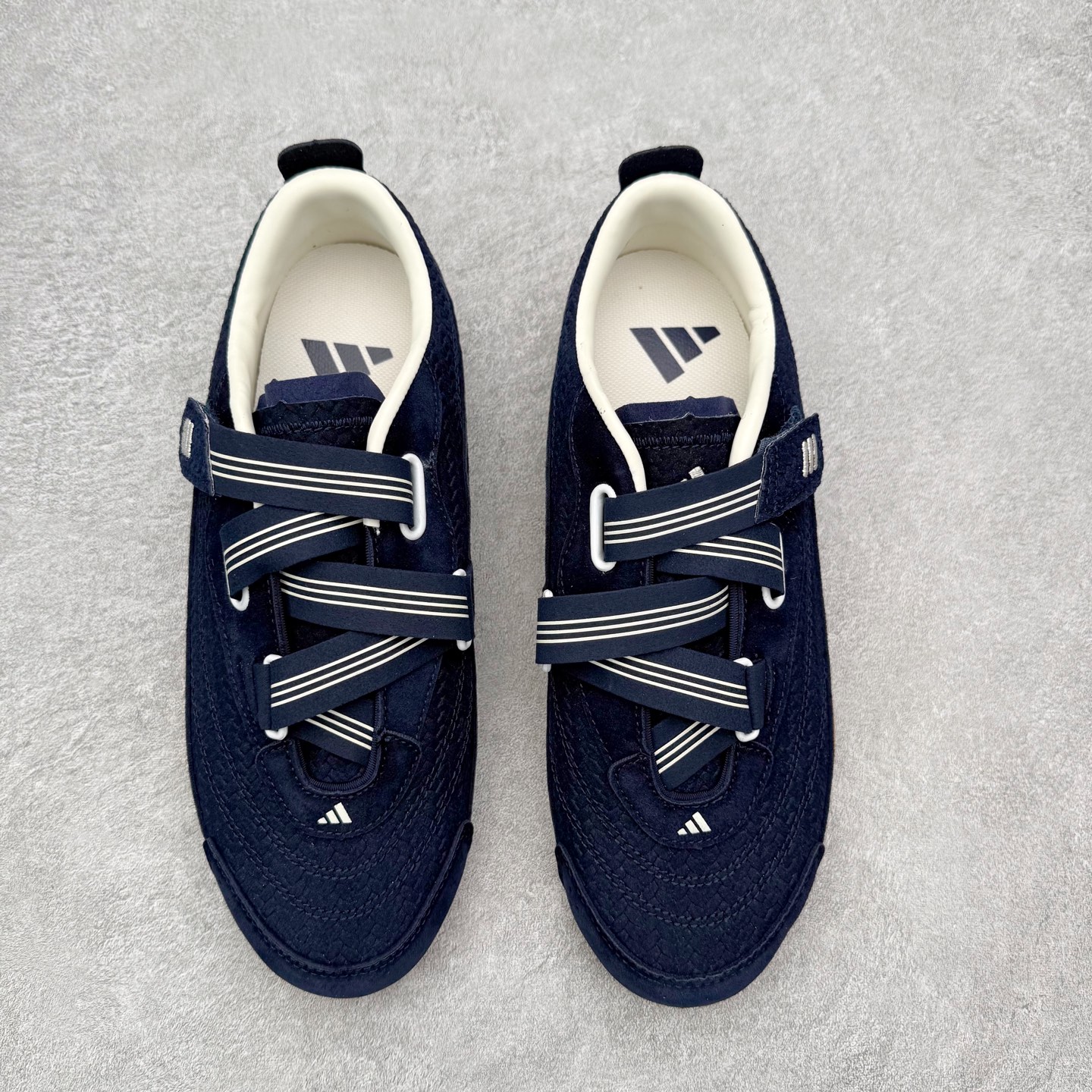 图片[2]-AD FOS URBAN REVERIE 舒适百搭 耐磨 低帮 生活休闲鞋 KJ9088 实拍调校N版已经零色差零失真 百分百还原实物色彩所见即所得 不存在货不对板色差等低级问题 选购参考实物拍摄 不混卖不参货 只用心做好货严格选品 承诺混一赔十 尺码：36 36.5 37.5 38 38.5 39 40 40.5 41 42 42.5 43 44 44.5 45-选品中心