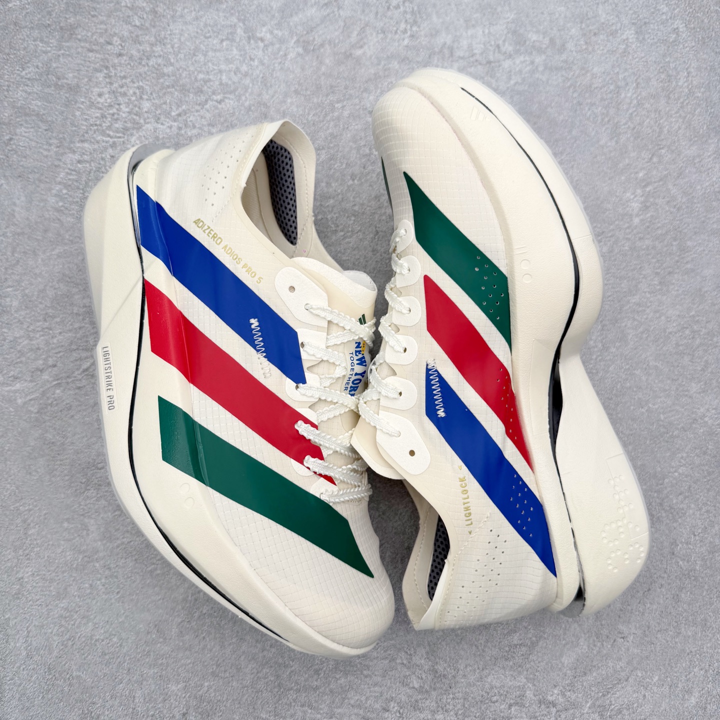 图片[3]-AD Adizero Adios Pro 5 马拉松竞速专业跑鞋 KI8295 CELERMESH针织网面非常轻薄 纤维间的缝隙很大 可以保证跑步时的透气、排汗效果 鞋舌直接与两侧的内衬和鞋底连接在一起 在跑步过程中不会被鞋舌的左右移动所困扰 在标准鞋带孔的基础上再拓宽一组鞋带孔 适合不同脚型的需求 突破性 EnergyRods 技术，有助于跑者实现更好的成绩 中底独特的LIGHTSTRIKE PRO泡棉材质 微弹感觉在跑步过程中给予了良好的支撑体验 对于顶级精英和高水平进阶跑者来说 ADIOS PRO是一双值得信赖的竞速比赛用鞋 尺码：36 36.5 37.5 38 38.5 39 40 40.5 41 42 42.5 43 44 44.5 45-选品中心