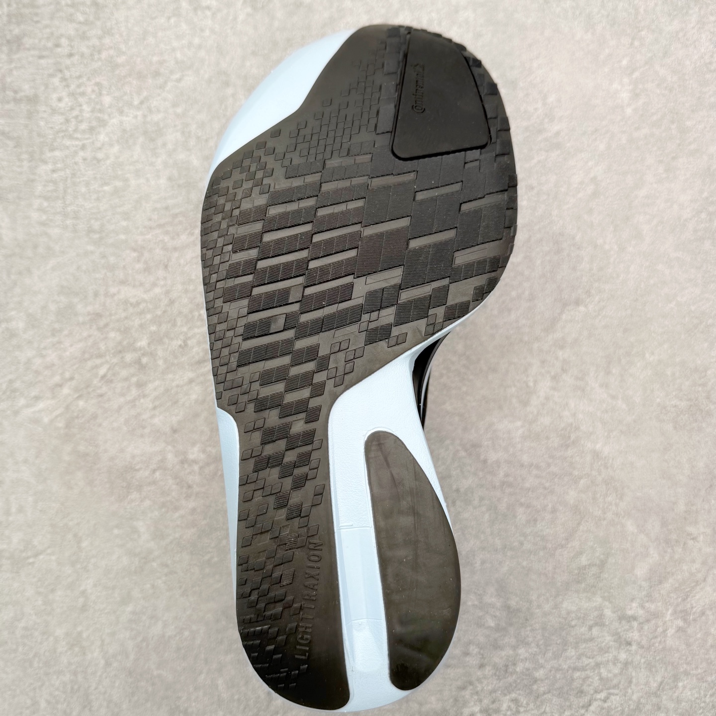 图片[9]-AD Adizero Adios Pro 5 马拉松竞速专业跑鞋 KI8296 CELERMESH针织网面非常轻薄 纤维间的缝隙很大 可以保证跑步时的透气、排汗效果 鞋舌直接与两侧的内衬和鞋底连接在一起 在跑步过程中不会被鞋舌的左右移动所困扰 在标准鞋带孔的基础上再拓宽一组鞋带孔 适合不同脚型的需求 突破性 EnergyRods 技术，有助于跑者实现更好的成绩 中底独特的LIGHTSTRIKE PRO泡棉材质 微弹感觉在跑步过程中给予了良好的支撑体验 对于顶级精英和高水平进阶跑者来说 ADIOS PRO是一双值得信赖的竞速比赛用鞋 尺码：36 36.5 37.5 38 38.5 39 40 40.5 41 42 42.5 43 44 44.5 45-选品中心