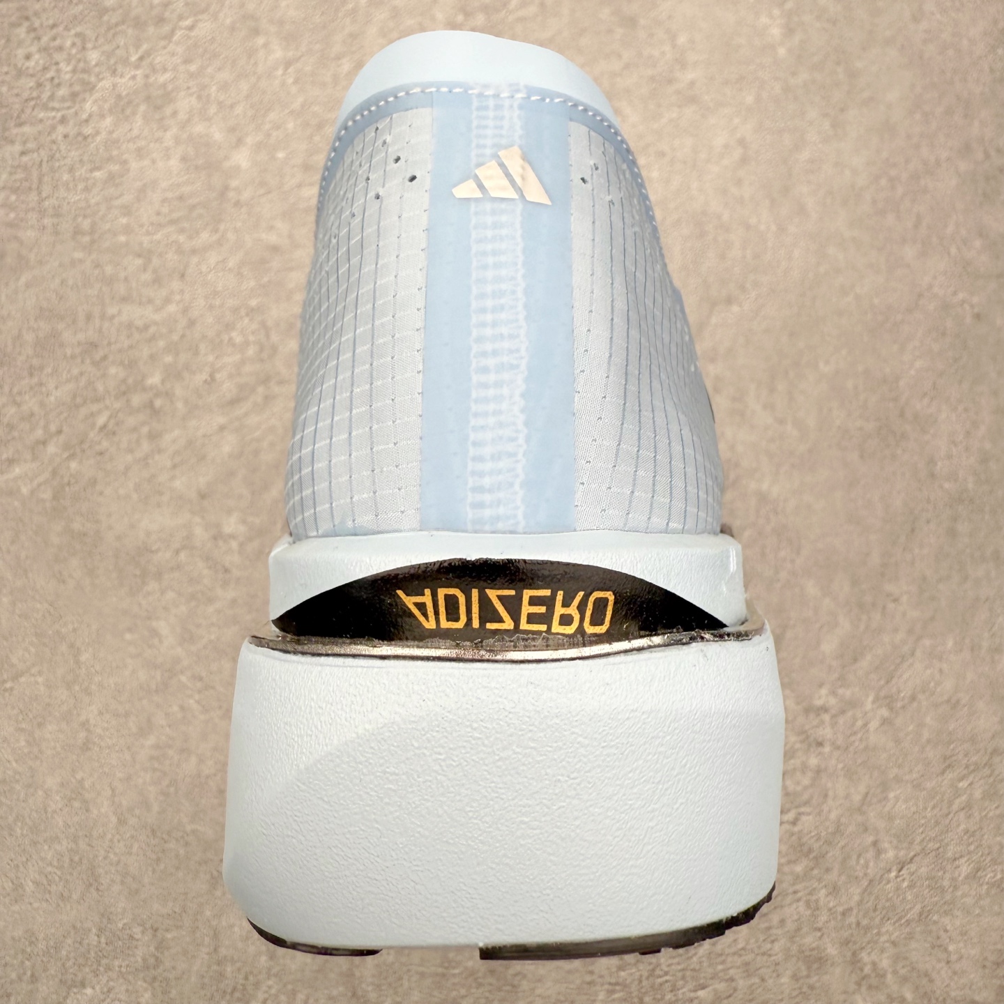 图片[8]-AD Adizero Adios Pro 5 马拉松竞速专业跑鞋 KI8296 CELERMESH针织网面非常轻薄 纤维间的缝隙很大 可以保证跑步时的透气、排汗效果 鞋舌直接与两侧的内衬和鞋底连接在一起 在跑步过程中不会被鞋舌的左右移动所困扰 在标准鞋带孔的基础上再拓宽一组鞋带孔 适合不同脚型的需求 突破性 EnergyRods 技术，有助于跑者实现更好的成绩 中底独特的LIGHTSTRIKE PRO泡棉材质 微弹感觉在跑步过程中给予了良好的支撑体验 对于顶级精英和高水平进阶跑者来说 ADIOS PRO是一双值得信赖的竞速比赛用鞋 尺码：36 36.5 37.5 38 38.5 39 40 40.5 41 42 42.5 43 44 44.5 45-选品中心