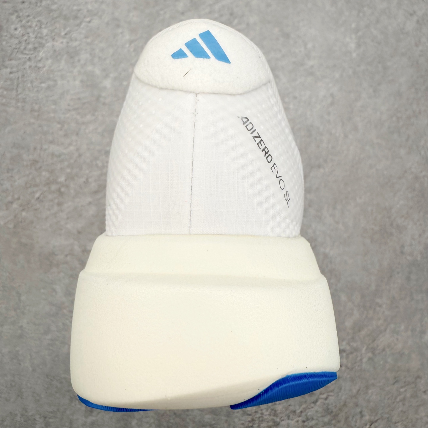 图片[8]-AD Adizero EVO SL 2 马拉松竞速专业跑鞋 CELERMESH针织网面非常轻薄 纤维间的缝隙很大 可以保证跑步时的透气、排汗效果 鞋舌直接与两侧的内衬和鞋底连接在一起 在跑步过程中不会被鞋舌的左右移动所困扰 在标准鞋带孔的基础上再拓宽一组鞋带孔 适合不同脚型的需求 突破性 EnergyRods 技术，有助于跑者实现更好的成绩 中底独特的LIGHTSTRIKE PRO泡棉材质 微弹感觉在跑步过程中给予了良好的支撑体验 对于顶级精英和高水平进阶跑者来说 ADIOS PRO是一双值得信赖的竞速比赛用鞋 尺码：36 36.5 37.5 38 38.5 39 40 40.5 41 42 42.5 43 44 44.5 45-选品中心