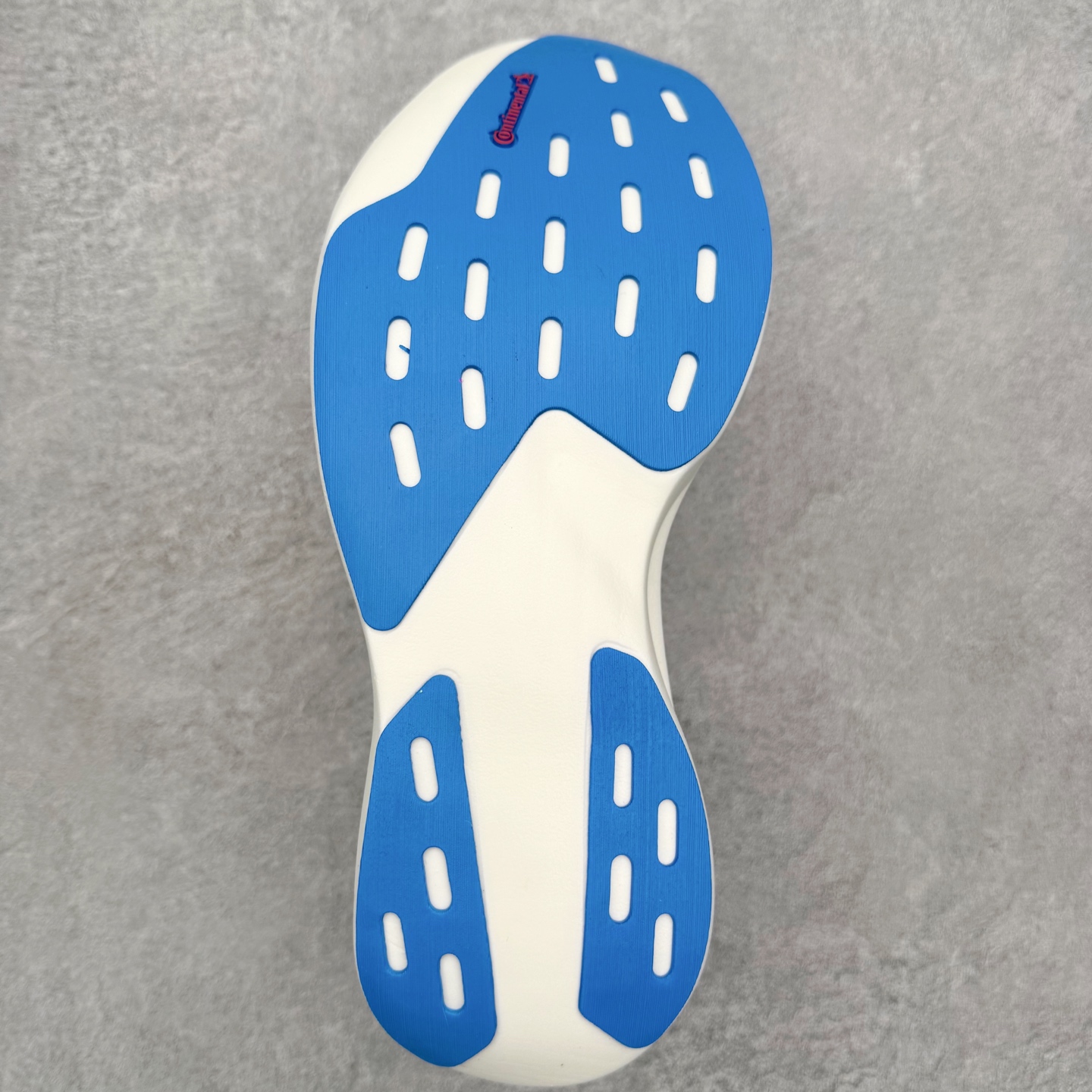 图片[9]-AD Adizero EVO SL 2 马拉松竞速专业跑鞋 CELERMESH针织网面非常轻薄 纤维间的缝隙很大 可以保证跑步时的透气、排汗效果 鞋舌直接与两侧的内衬和鞋底连接在一起 在跑步过程中不会被鞋舌的左右移动所困扰 在标准鞋带孔的基础上再拓宽一组鞋带孔 适合不同脚型的需求 突破性 EnergyRods 技术，有助于跑者实现更好的成绩 中底独特的LIGHTSTRIKE PRO泡棉材质 微弹感觉在跑步过程中给予了良好的支撑体验 对于顶级精英和高水平进阶跑者来说 ADIOS PRO是一双值得信赖的竞速比赛用鞋 尺码：36 36.5 37.5 38 38.5 39 40 40.5 41 42 42.5 43 44 44.5 45-选品中心