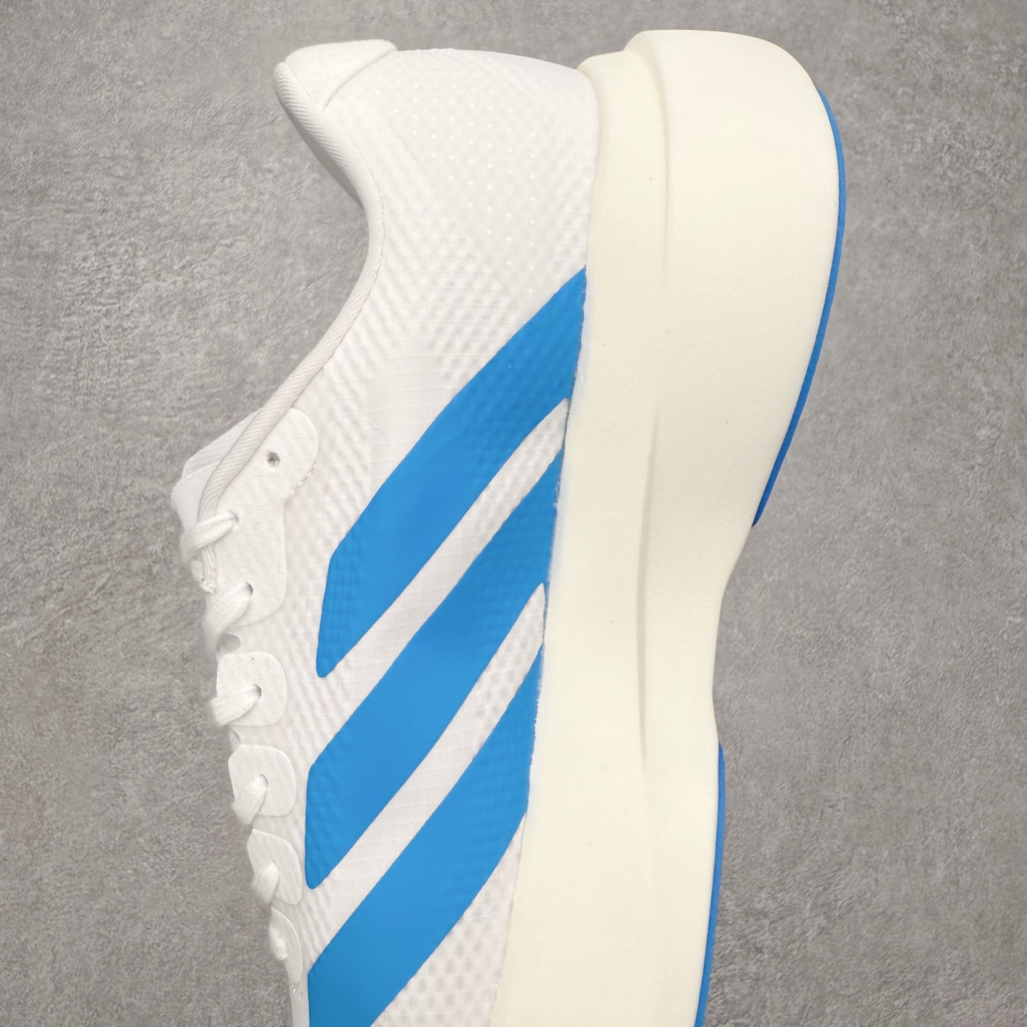 图片[7]-AD Adizero EVO SL 2 马拉松竞速专业跑鞋 CELERMESH针织网面非常轻薄 纤维间的缝隙很大 可以保证跑步时的透气、排汗效果 鞋舌直接与两侧的内衬和鞋底连接在一起 在跑步过程中不会被鞋舌的左右移动所困扰 在标准鞋带孔的基础上再拓宽一组鞋带孔 适合不同脚型的需求 突破性 EnergyRods 技术，有助于跑者实现更好的成绩 中底独特的LIGHTSTRIKE PRO泡棉材质 微弹感觉在跑步过程中给予了良好的支撑体验 对于顶级精英和高水平进阶跑者来说 ADIOS PRO是一双值得信赖的竞速比赛用鞋 尺码：36 36.5 37.5 38 38.5 39 40 40.5 41 42 42.5 43 44 44.5 45-选品中心