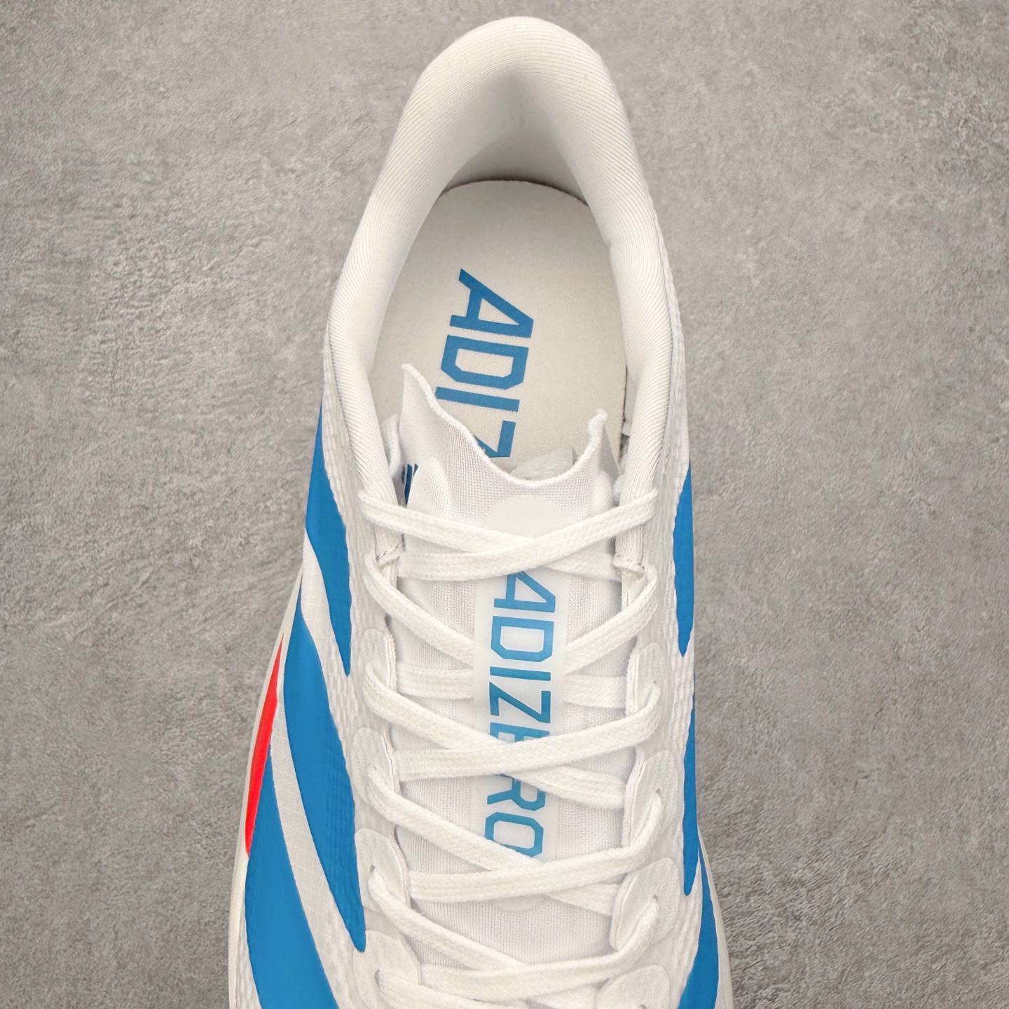 图片[5]-AD Adizero EVO SL 2 马拉松竞速专业跑鞋 CELERMESH针织网面非常轻薄 纤维间的缝隙很大 可以保证跑步时的透气、排汗效果 鞋舌直接与两侧的内衬和鞋底连接在一起 在跑步过程中不会被鞋舌的左右移动所困扰 在标准鞋带孔的基础上再拓宽一组鞋带孔 适合不同脚型的需求 突破性 EnergyRods 技术，有助于跑者实现更好的成绩 中底独特的LIGHTSTRIKE PRO泡棉材质 微弹感觉在跑步过程中给予了良好的支撑体验 对于顶级精英和高水平进阶跑者来说 ADIOS PRO是一双值得信赖的竞速比赛用鞋 尺码：36 36.5 37.5 38 38.5 39 40 40.5 41 42 42.5 43 44 44.5 45-选品中心