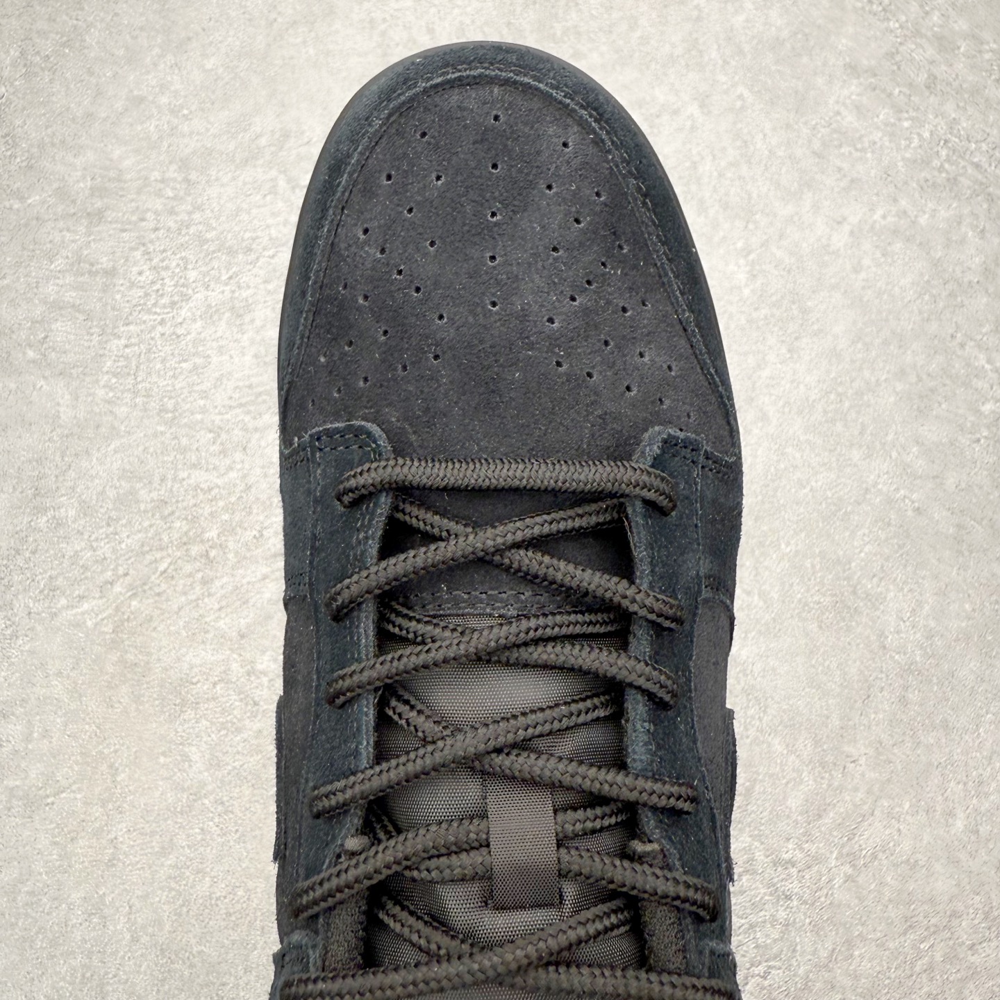 图片[4]-＃YC纯原 NK Dunk Low 黑武士 IB6651-001 实力大厂出品 新配色陆续开发 利润个位数只为口碑 全套原纸板楦头开发 确保原汁原味 完美呈现DUNK版型 一比一鞋头弧度高度鞋身弧度 此版本只针对中端市场 皮料材质有所更替 其他数据细节工艺流程均保持一致 绝不口嗨 细节品控鞋型随意对比 独家私模官方第六代原厂航空铝磨具打磨大底 鞋头坡度极致还原 无解鞋型 原盒原配 圈内天花板工艺 原厂玻璃冲刀 超高清洁度 全鞋零毛边皮料切割 原厂中底布点胶 中底布拉帮走线遵循公司 尺码：36 36.5 37.5 38 38.5 39 40 40.5 41 42 42.5 43 44 44.5 45 46-选品中心