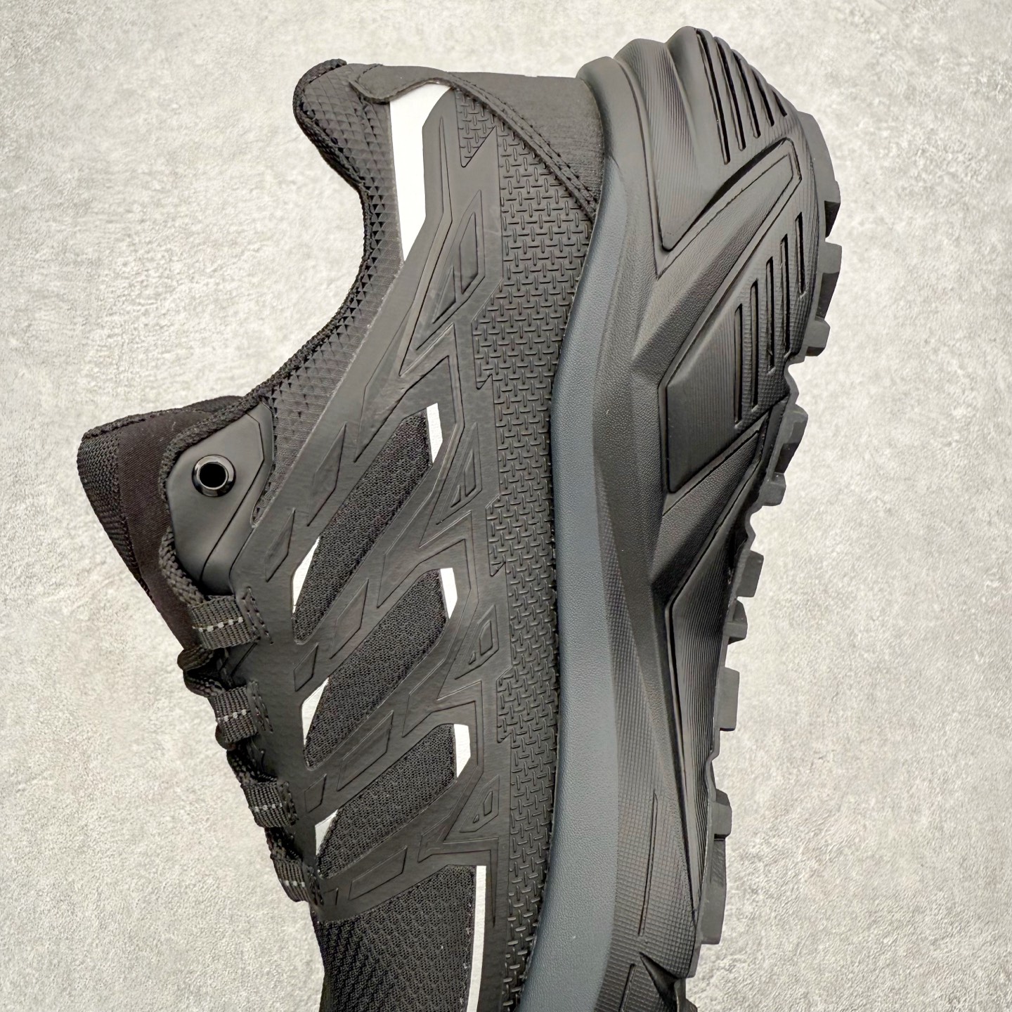 图片[7]-＃K版 凯乐石KAILAS 远征 MAX FLT 运动户外 防滑防水透气 低帮 登山徒步鞋 KAILAS凯乐石品牌是全球三大全系攀登品牌之一，于2003年创立于中国广州，致力于为有攀登梦想的户外运动员及爱好者，研发制造功能性专业装备，满足他们在极限环境下安全舒适的需求，凯乐石专注于科技面料的开发及专业功能设计，产品线覆盖登山、攀岩、徒步、越野跑山、露营、旅行等多项户外运动，通过运动员的测试反馈，不断进化迭代，产品荣获国内外大奖71座，发明专利21个，更突破性的自主研发攀登器械，打造出中国的攀登硬实力。实拍调校N版已经零色差零失真 百分百还原实物色彩所见即所得 不存在货不对板色差等低级问题 选购参考实物拍摄 不混卖不参货 只用心做好货严格选品 承诺混一赔十 尺码：36 36.5 37.5 38 38.5 39 39.5 40 40.5 41 41.5 42 42.5 43 44 44.5 45-选品中心