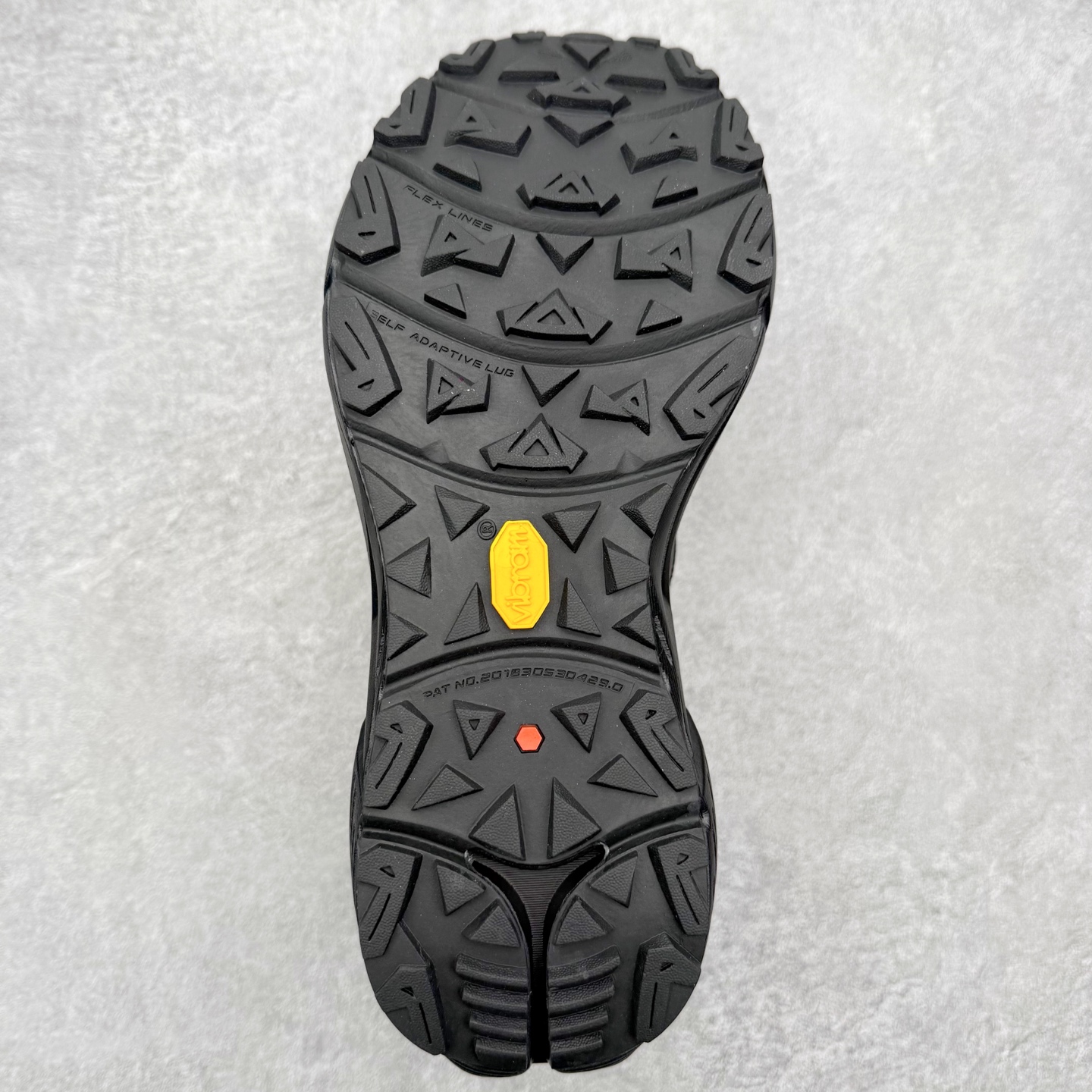 图片[9]-＃K版 凯乐石KAILAS 远征 MAX FLT 运动户外 防滑防水透气 低帮 登山徒步鞋 KAILAS凯乐石品牌是全球三大全系攀登品牌之一，于2003年创立于中国广州，致力于为有攀登梦想的户外运动员及爱好者，研发制造功能性专业装备，满足他们在极限环境下安全舒适的需求，凯乐石专注于科技面料的开发及专业功能设计，产品线覆盖登山、攀岩、徒步、越野跑山、露营、旅行等多项户外运动，通过运动员的测试反馈，不断进化迭代，产品荣获国内外大奖71座，发明专利21个，更突破性的自主研发攀登器械，打造出中国的攀登硬实力。实拍调校N版已经零色差零失真 百分百还原实物色彩所见即所得 不存在货不对板色差等低级问题 选购参考实物拍摄 不混卖不参货 只用心做好货严格选品 承诺混一赔十 尺码：36 36.5 37.5 38 38.5 39 39.5 40 40.5 41 41.5 42 42.5 43 44 44.5 45-选品中心