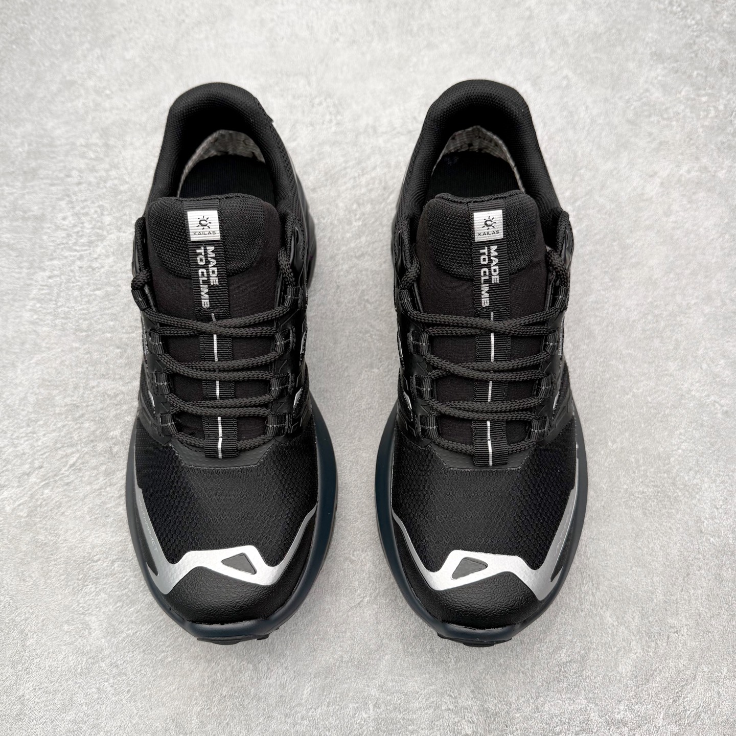 图片[2]-＃K版 凯乐石KAILAS 远征 MAX FLT 运动户外 防滑防水透气 低帮 登山徒步鞋 KAILAS凯乐石品牌是全球三大全系攀登品牌之一，于2003年创立于中国广州，致力于为有攀登梦想的户外运动员及爱好者，研发制造功能性专业装备，满足他们在极限环境下安全舒适的需求，凯乐石专注于科技面料的开发及专业功能设计，产品线覆盖登山、攀岩、徒步、越野跑山、露营、旅行等多项户外运动，通过运动员的测试反馈，不断进化迭代，产品荣获国内外大奖71座，发明专利21个，更突破性的自主研发攀登器械，打造出中国的攀登硬实力。实拍调校N版已经零色差零失真 百分百还原实物色彩所见即所得 不存在货不对板色差等低级问题 选购参考实物拍摄 不混卖不参货 只用心做好货严格选品 承诺混一赔十 尺码：36 36.5 37.5 38 38.5 39 39.5 40 40.5 41 41.5 42 42.5 43 44 44.5 45-选品中心