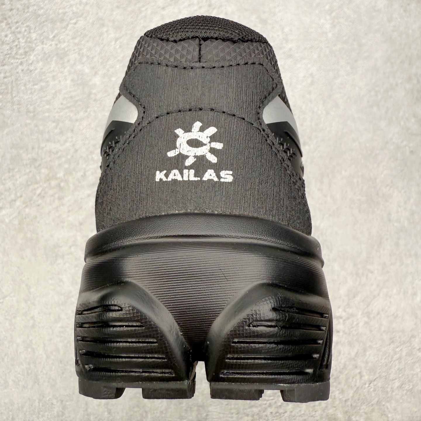 图片[8]-＃K版 凯乐石KAILAS 远征 MAX FLT 运动户外 防滑防水透气 低帮 登山徒步鞋 KAILAS凯乐石品牌是全球三大全系攀登品牌之一，于2003年创立于中国广州，致力于为有攀登梦想的户外运动员及爱好者，研发制造功能性专业装备，满足他们在极限环境下安全舒适的需求，凯乐石专注于科技面料的开发及专业功能设计，产品线覆盖登山、攀岩、徒步、越野跑山、露营、旅行等多项户外运动，通过运动员的测试反馈，不断进化迭代，产品荣获国内外大奖71座，发明专利21个，更突破性的自主研发攀登器械，打造出中国的攀登硬实力。实拍调校N版已经零色差零失真 百分百还原实物色彩所见即所得 不存在货不对板色差等低级问题 选购参考实物拍摄 不混卖不参货 只用心做好货严格选品 承诺混一赔十 尺码：36 36.5 37.5 38 38.5 39 39.5 40 40.5 41 41.5 42 42.5 43 44 44.5 45-选品中心