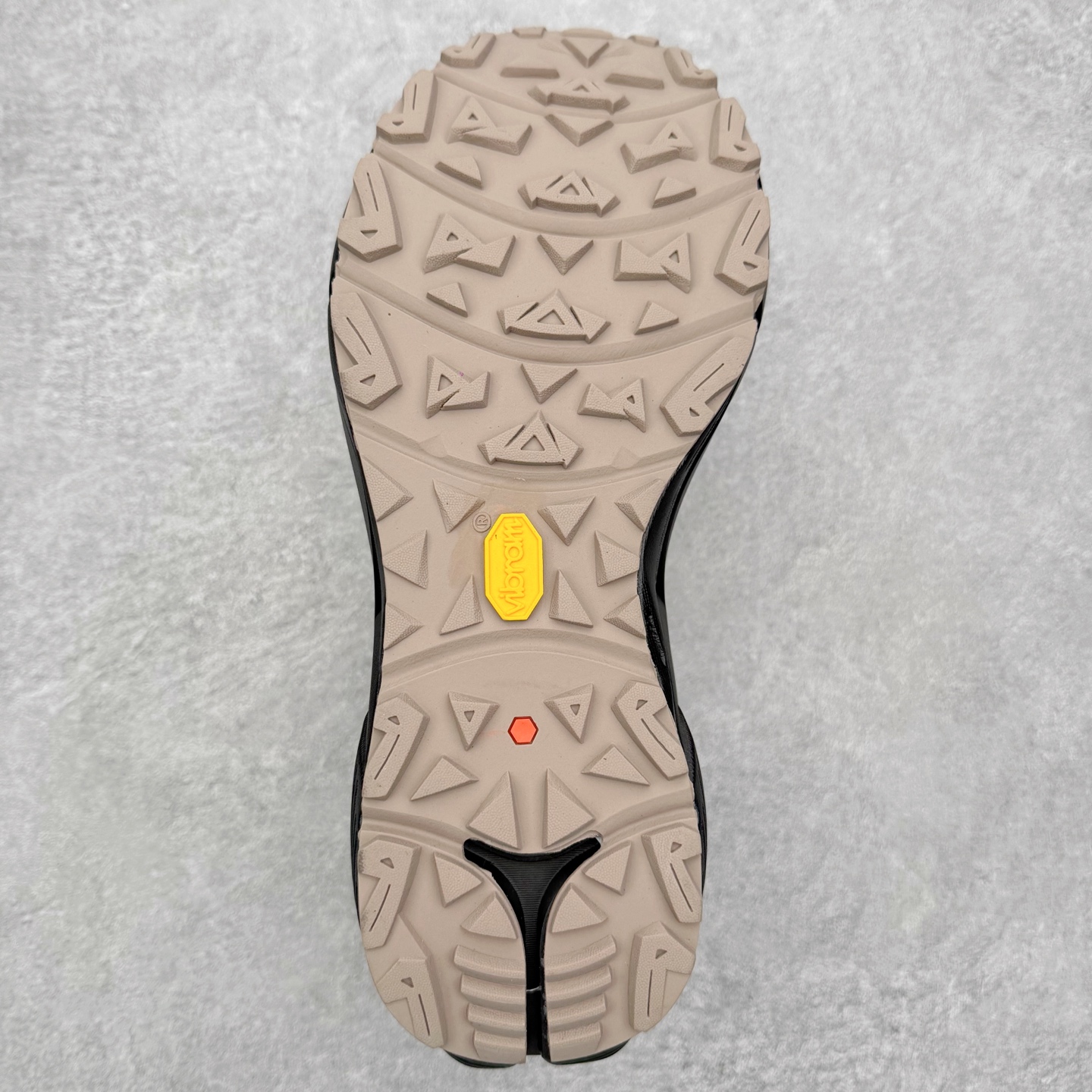 图片[9]-＃K版 凯乐石KAILAS 远征 MAX FLT 运动户外 防滑防水透气 低帮 登山徒步鞋 KAILAS凯乐石品牌是全球三大全系攀登品牌之一，于2003年创立于中国广州，致力于为有攀登梦想的户外运动员及爱好者，研发制造功能性专业装备，满足他们在极限环境下安全舒适的需求，凯乐石专注于科技面料的开发及专业功能设计，产品线覆盖登山、攀岩、徒步、越野跑山、露营、旅行等多项户外运动，通过运动员的测试反馈，不断进化迭代，产品荣获国内外大奖71座，发明专利21个，更突破性的自主研发攀登器械，打造出中国的攀登硬实力。实拍调校N版已经零色差零失真 百分百还原实物色彩所见即所得 不存在货不对板色差等低级问题 选购参考实物拍摄 不混卖不参货 只用心做好货严格选品 承诺混一赔十 尺码：36 36.5 37.5 38 38.5 39 39.5 40 40.5 41 41.5 42 42.5 43 44 44.5 45-选品中心