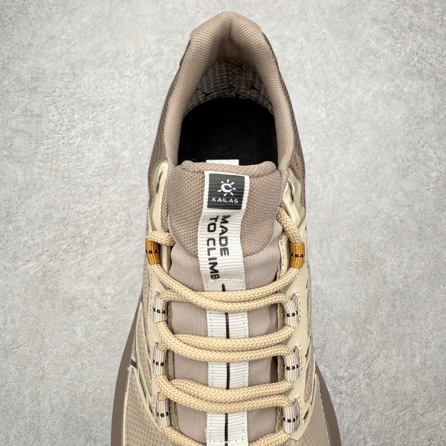 图片[5]-＃K版 凯乐石KAILAS 远征 MAX FLT 运动户外 防滑防水透气 低帮 登山徒步鞋 KAILAS凯乐石品牌是全球三大全系攀登品牌之一，于2003年创立于中国广州，致力于为有攀登梦想的户外运动员及爱好者，研发制造功能性专业装备，满足他们在极限环境下安全舒适的需求，凯乐石专注于科技面料的开发及专业功能设计，产品线覆盖登山、攀岩、徒步、越野跑山、露营、旅行等多项户外运动，通过运动员的测试反馈，不断进化迭代，产品荣获国内外大奖71座，发明专利21个，更突破性的自主研发攀登器械，打造出中国的攀登硬实力。实拍调校N版已经零色差零失真 百分百还原实物色彩所见即所得 不存在货不对板色差等低级问题 选购参考实物拍摄 不混卖不参货 只用心做好货严格选品 承诺混一赔十 尺码：36 36.5 37.5 38 38.5 39 39.5 40 40.5 41 41.5 42 42.5 43 44 44.5 45-选品中心