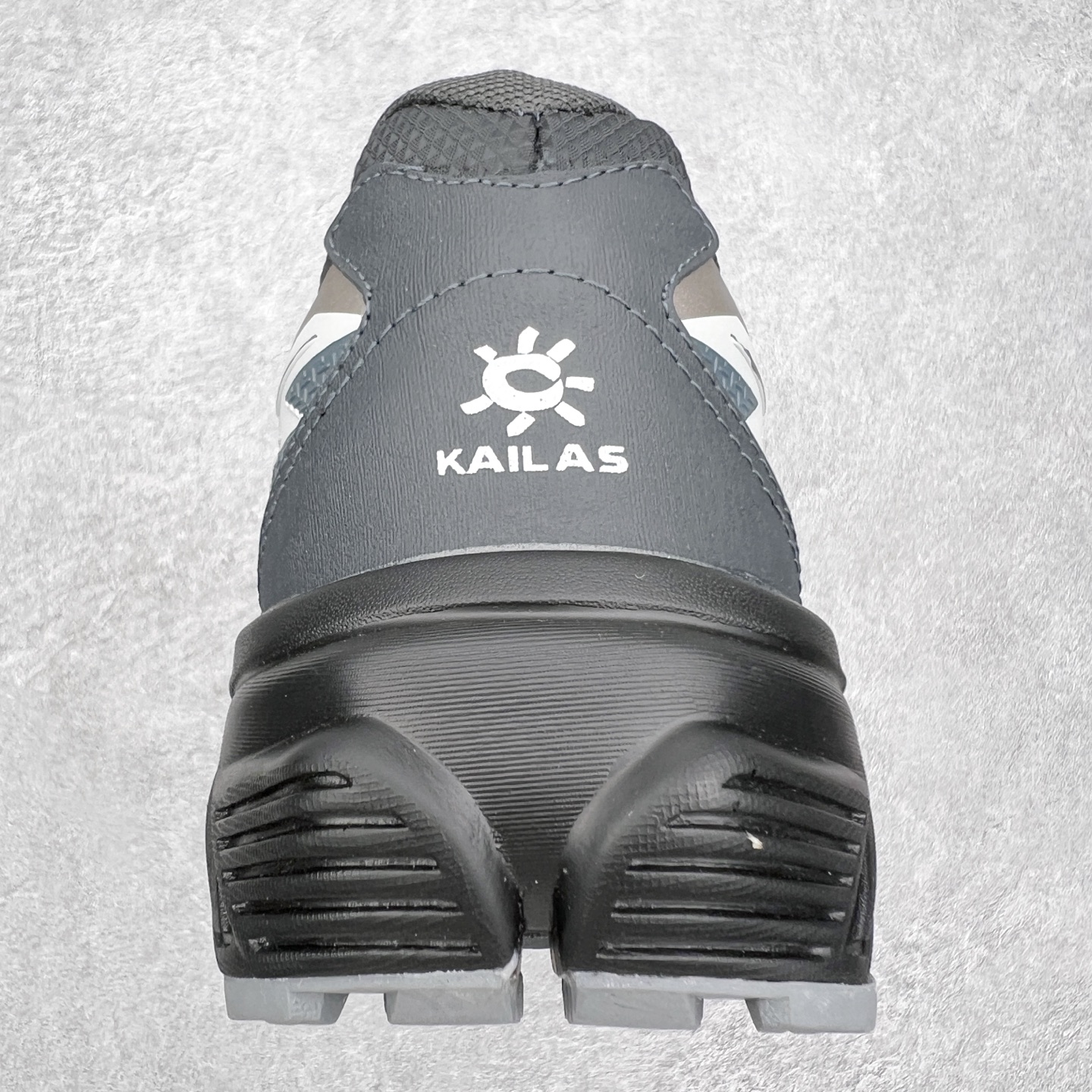 图片[8]-＃K版 凯乐石KAILAS 远征 MAX FLT 运动户外 防滑防水透气 低帮 登山徒步鞋 KAILAS凯乐石品牌是全球三大全系攀登品牌之一，于2003年创立于中国广州，致力于为有攀登梦想的户外运动员及爱好者，研发制造功能性专业装备，满足他们在极限环境下安全舒适的需求，凯乐石专注于科技面料的开发及专业功能设计，产品线覆盖登山、攀岩、徒步、越野跑山、露营、旅行等多项户外运动，通过运动员的测试反馈，不断进化迭代，产品荣获国内外大奖71座，发明专利21个，更突破性的自主研发攀登器械，打造出中国的攀登硬实力。实拍调校N版已经零色差零失真 百分百还原实物色彩所见即所得 不存在货不对板色差等低级问题 选购参考实物拍摄 不混卖不参货 只用心做好货严格选品 承诺混一赔十 尺码：36 36.5 37.5 38 38.5 39 39.5 40 40.5 41 41.5 42 42.5 43 44 44.5 45-选品中心