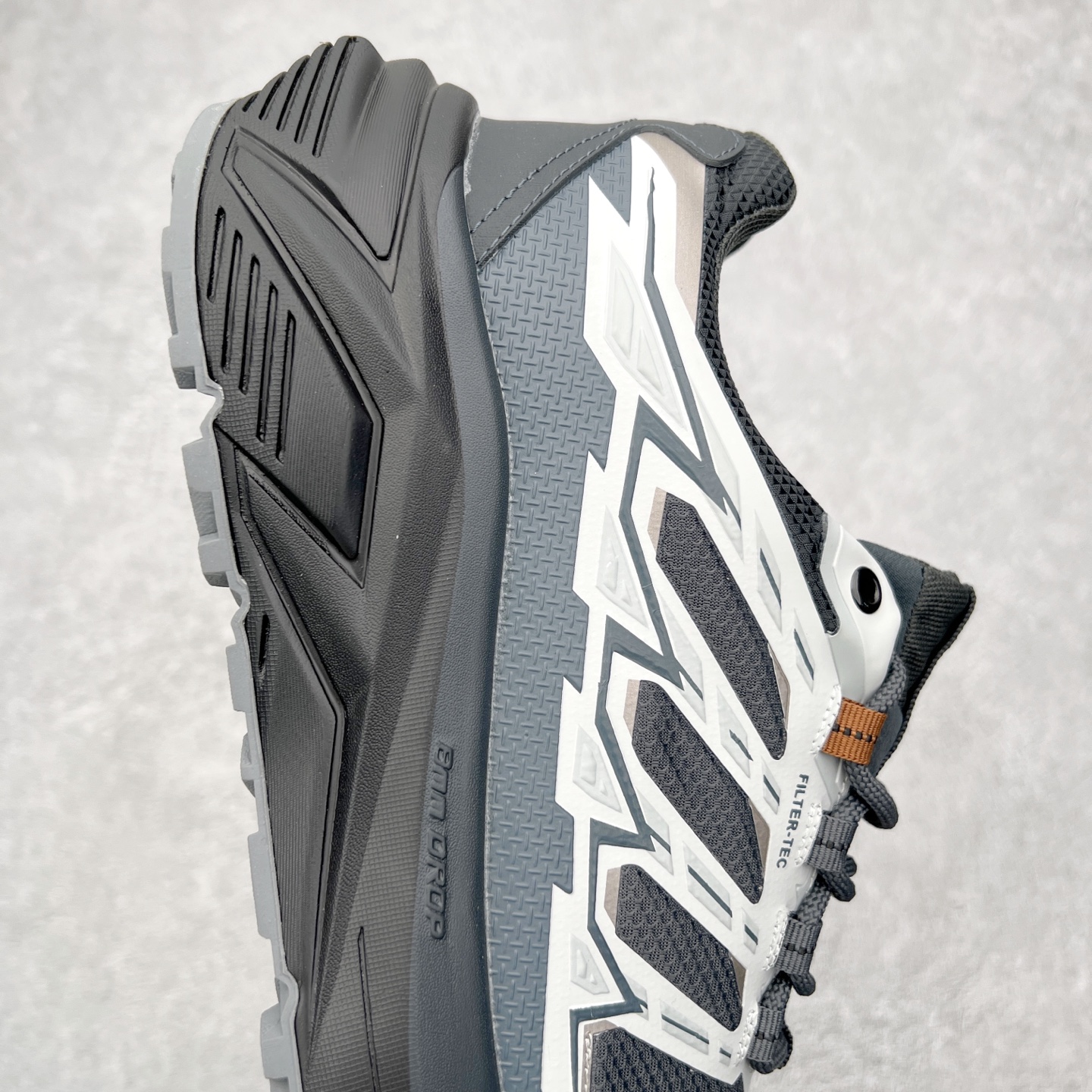 图片[7]-＃K版 凯乐石KAILAS 远征 MAX FLT 运动户外 防滑防水透气 低帮 登山徒步鞋 KAILAS凯乐石品牌是全球三大全系攀登品牌之一，于2003年创立于中国广州，致力于为有攀登梦想的户外运动员及爱好者，研发制造功能性专业装备，满足他们在极限环境下安全舒适的需求，凯乐石专注于科技面料的开发及专业功能设计，产品线覆盖登山、攀岩、徒步、越野跑山、露营、旅行等多项户外运动，通过运动员的测试反馈，不断进化迭代，产品荣获国内外大奖71座，发明专利21个，更突破性的自主研发攀登器械，打造出中国的攀登硬实力。实拍调校N版已经零色差零失真 百分百还原实物色彩所见即所得 不存在货不对板色差等低级问题 选购参考实物拍摄 不混卖不参货 只用心做好货严格选品 承诺混一赔十 尺码：36 36.5 37.5 38 38.5 39 39.5 40 40.5 41 41.5 42 42.5 43 44 44.5 45-选品中心