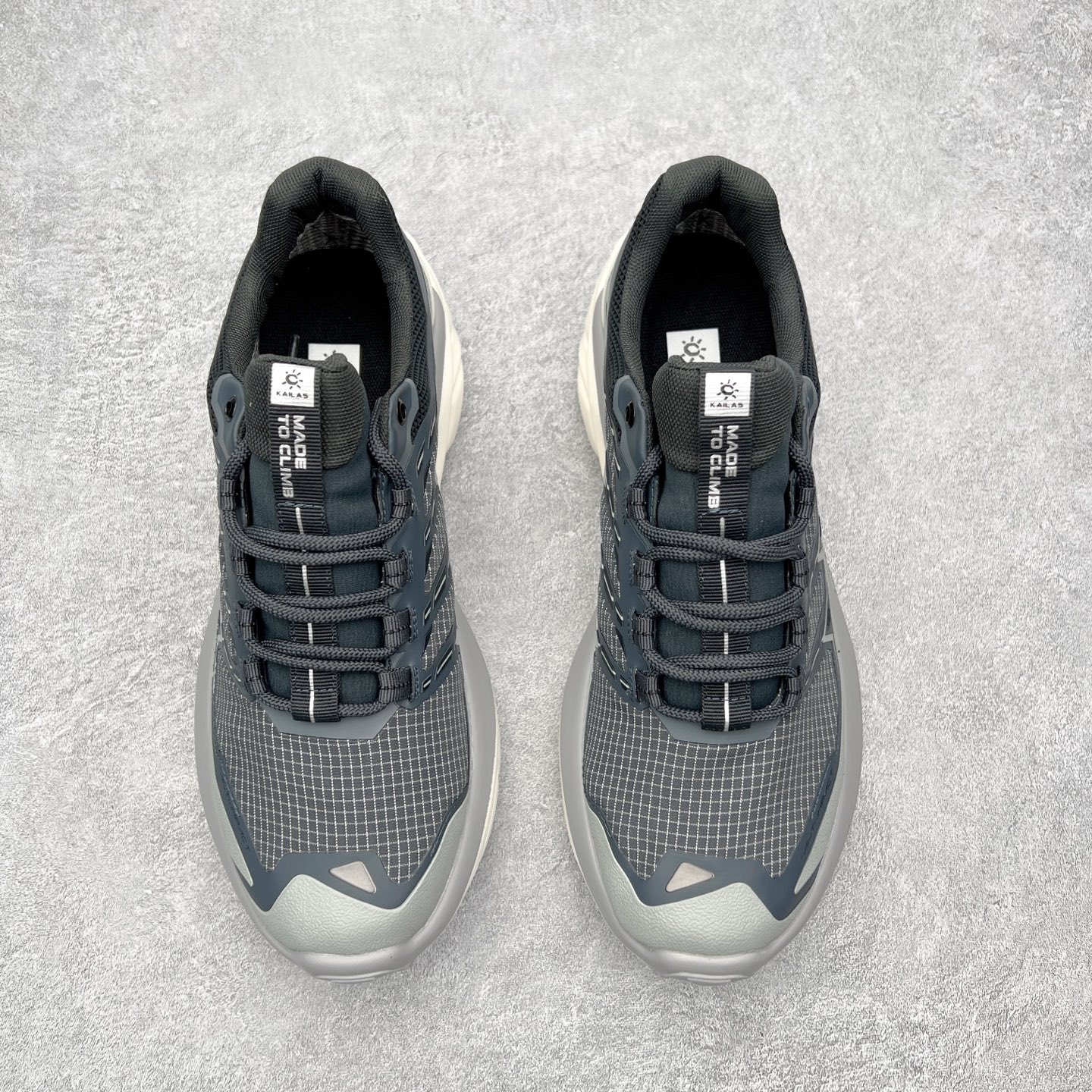 图片[2]-＃K版 凯乐石KAILAS 远征 MAX FLT 运动户外 防滑防水透气 低帮 登山徒步鞋 KAILAS凯乐石品牌是全球三大全系攀登品牌之一，于2003年创立于中国广州，致力于为有攀登梦想的户外运动员及爱好者，研发制造功能性专业装备，满足他们在极限环境下安全舒适的需求，凯乐石专注于科技面料的开发及专业功能设计，产品线覆盖登山、攀岩、徒步、越野跑山、露营、旅行等多项户外运动，通过运动员的测试反馈，不断进化迭代，产品荣获国内外大奖71座，发明专利21个，更突破性的自主研发攀登器械，打造出中国的攀登硬实力。实拍调校N版已经零色差零失真 百分百还原实物色彩所见即所得 不存在货不对板色差等低级问题 选购参考实物拍摄 不混卖不参货 只用心做好货严格选品 承诺混一赔十 尺码：36 36.5 37.5 38 38.5 39 39.5 40 40.5 41 41.5 42 42.5 43 44 44.5 45-选品中心