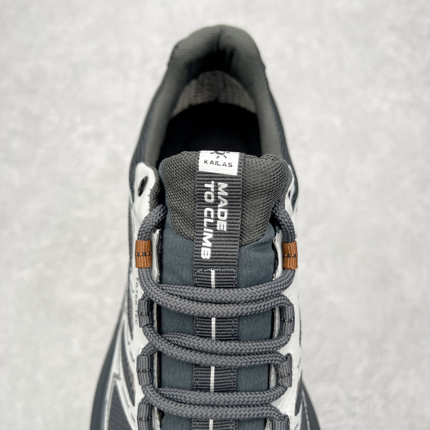 图片[5]-＃K版 凯乐石KAILAS 远征 MAX FLT 运动户外 防滑防水透气 低帮 登山徒步鞋 KAILAS凯乐石品牌是全球三大全系攀登品牌之一，于2003年创立于中国广州，致力于为有攀登梦想的户外运动员及爱好者，研发制造功能性专业装备，满足他们在极限环境下安全舒适的需求，凯乐石专注于科技面料的开发及专业功能设计，产品线覆盖登山、攀岩、徒步、越野跑山、露营、旅行等多项户外运动，通过运动员的测试反馈，不断进化迭代，产品荣获国内外大奖71座，发明专利21个，更突破性的自主研发攀登器械，打造出中国的攀登硬实力。实拍调校N版已经零色差零失真 百分百还原实物色彩所见即所得 不存在货不对板色差等低级问题 选购参考实物拍摄 不混卖不参货 只用心做好货严格选品 承诺混一赔十 尺码：36 36.5 37.5 38 38.5 39 39.5 40 40.5 41 41.5 42 42.5 43 44 44.5 45-选品中心