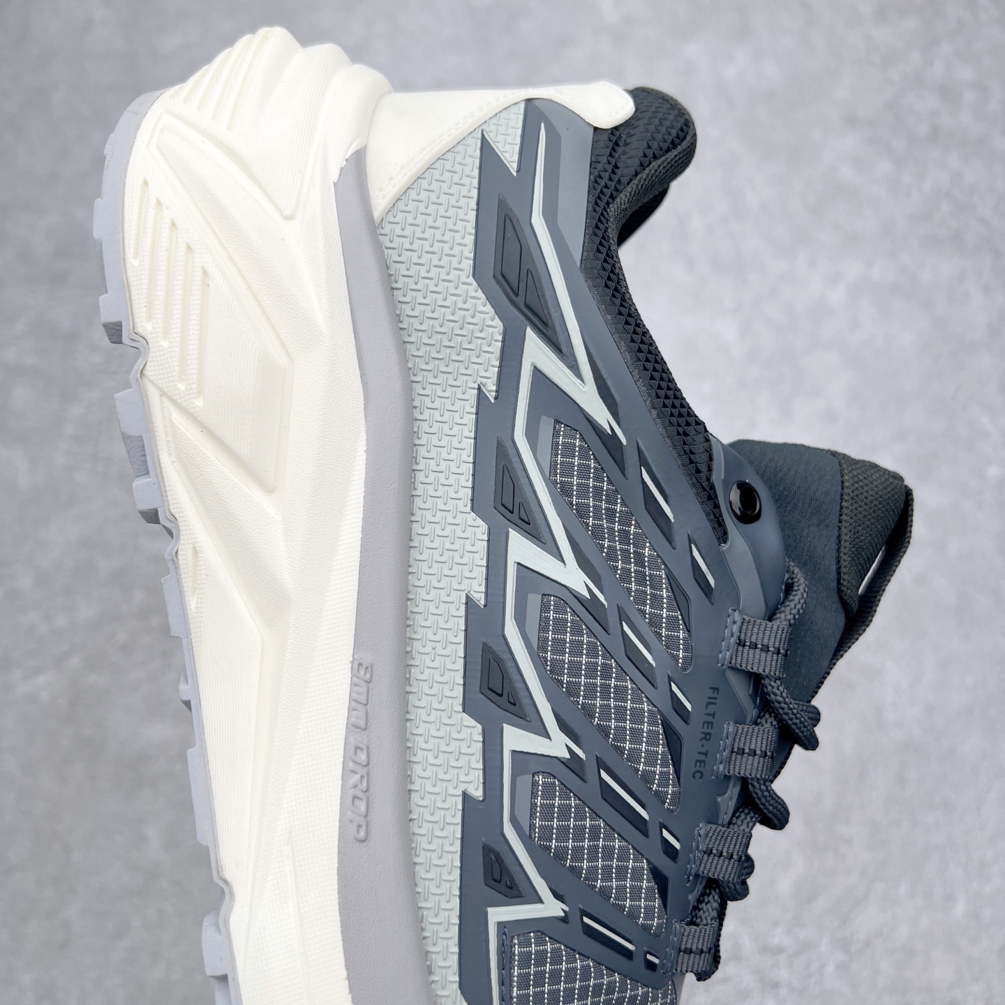 图片[6]-＃K版 凯乐石KAILAS 远征 MAX FLT 运动户外 防滑防水透气 低帮 登山徒步鞋 KAILAS凯乐石品牌是全球三大全系攀登品牌之一，于2003年创立于中国广州，致力于为有攀登梦想的户外运动员及爱好者，研发制造功能性专业装备，满足他们在极限环境下安全舒适的需求，凯乐石专注于科技面料的开发及专业功能设计，产品线覆盖登山、攀岩、徒步、越野跑山、露营、旅行等多项户外运动，通过运动员的测试反馈，不断进化迭代，产品荣获国内外大奖71座，发明专利21个，更突破性的自主研发攀登器械，打造出中国的攀登硬实力。实拍调校N版已经零色差零失真 百分百还原实物色彩所见即所得 不存在货不对板色差等低级问题 选购参考实物拍摄 不混卖不参货 只用心做好货严格选品 承诺混一赔十 尺码：36 36.5 37.5 38 38.5 39 39.5 40 40.5 41 41.5 42 42.5 43 44 44.5 45-选品中心