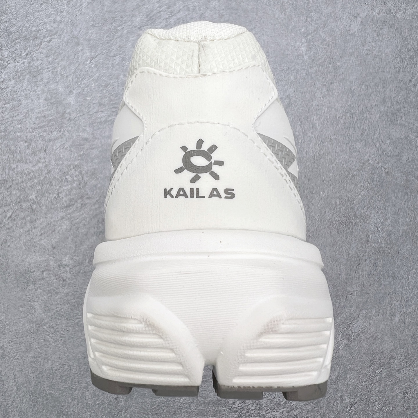 图片[8]-＃K版 凯乐石KAILAS 远征 MAX FLT 运动户外 防滑防水透气 低帮 登山徒步鞋 KAILAS凯乐石品牌是全球三大全系攀登品牌之一，于2003年创立于中国广州，致力于为有攀登梦想的户外运动员及爱好者，研发制造功能性专业装备，满足他们在极限环境下安全舒适的需求，凯乐石专注于科技面料的开发及专业功能设计，产品线覆盖登山、攀岩、徒步、越野跑山、露营、旅行等多项户外运动，通过运动员的测试反馈，不断进化迭代，产品荣获国内外大奖71座，发明专利21个，更突破性的自主研发攀登器械，打造出中国的攀登硬实力。实拍调校N版已经零色差零失真 百分百还原实物色彩所见即所得 不存在货不对板色差等低级问题 选购参考实物拍摄 不混卖不参货 只用心做好货严格选品 承诺混一赔十 尺码：36 36.5 37.5 38 38.5 39 39.5 40 40.5 41 41.5 42 42.5 43 44 44.5 45-选品中心