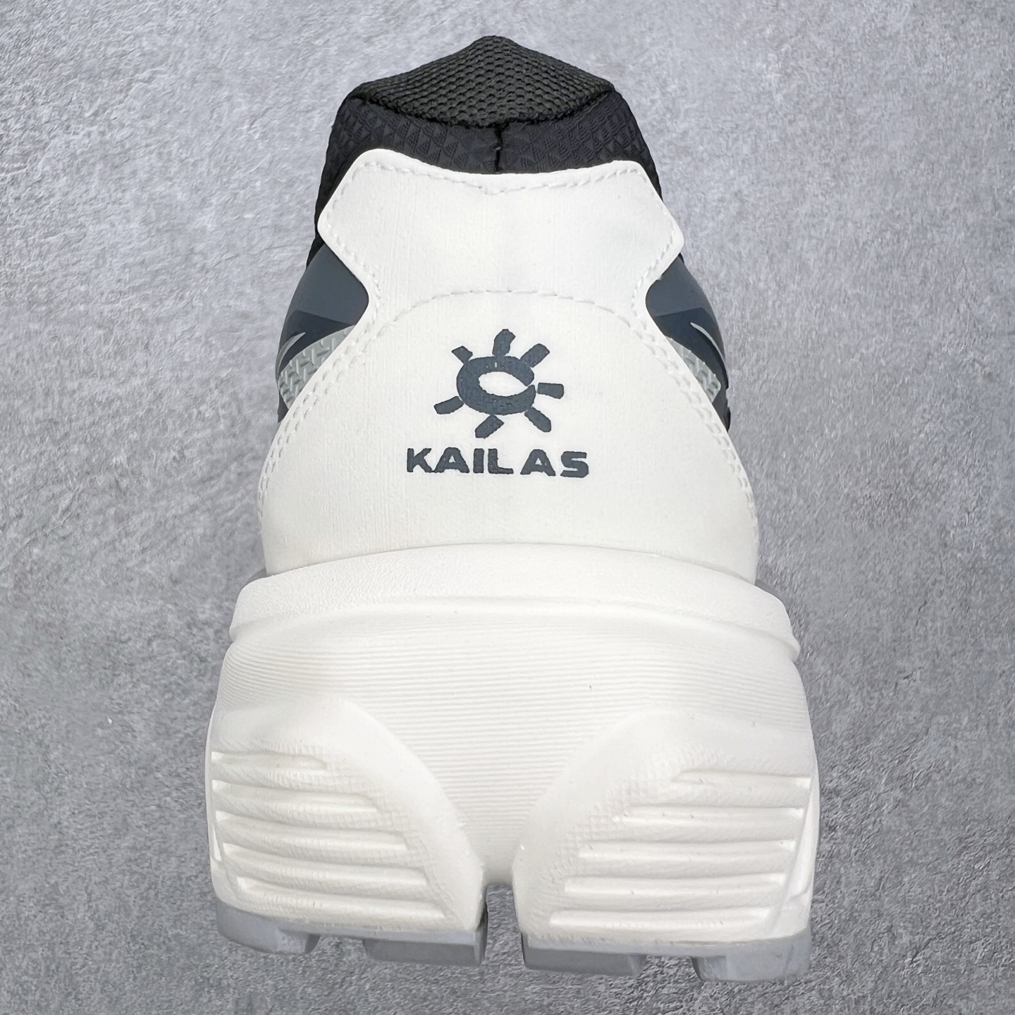 图片[8]-＃K版 凯乐石KAILAS 远征 MAX FLT 运动户外 防滑防水透气 低帮 登山徒步鞋 KAILAS凯乐石品牌是全球三大全系攀登品牌之一，于2003年创立于中国广州，致力于为有攀登梦想的户外运动员及爱好者，研发制造功能性专业装备，满足他们在极限环境下安全舒适的需求，凯乐石专注于科技面料的开发及专业功能设计，产品线覆盖登山、攀岩、徒步、越野跑山、露营、旅行等多项户外运动，通过运动员的测试反馈，不断进化迭代，产品荣获国内外大奖71座，发明专利21个，更突破性的自主研发攀登器械，打造出中国的攀登硬实力。实拍调校N版已经零色差零失真 百分百还原实物色彩所见即所得 不存在货不对板色差等低级问题 选购参考实物拍摄 不混卖不参货 只用心做好货严格选品 承诺混一赔十 尺码：36 36.5 37.5 38 38.5 39 39.5 40 40.5 41 41.5 42 42.5 43 44 44.5 45-选品中心