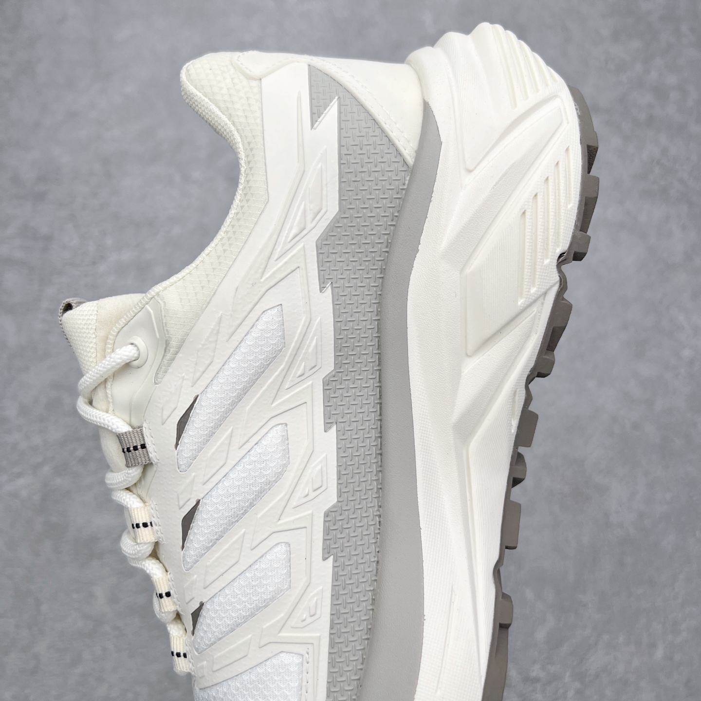 图片[7]-＃K版 凯乐石KAILAS 远征 MAX FLT 运动户外 防滑防水透气 低帮 登山徒步鞋 KAILAS凯乐石品牌是全球三大全系攀登品牌之一，于2003年创立于中国广州，致力于为有攀登梦想的户外运动员及爱好者，研发制造功能性专业装备，满足他们在极限环境下安全舒适的需求，凯乐石专注于科技面料的开发及专业功能设计，产品线覆盖登山、攀岩、徒步、越野跑山、露营、旅行等多项户外运动，通过运动员的测试反馈，不断进化迭代，产品荣获国内外大奖71座，发明专利21个，更突破性的自主研发攀登器械，打造出中国的攀登硬实力。实拍调校N版已经零色差零失真 百分百还原实物色彩所见即所得 不存在货不对板色差等低级问题 选购参考实物拍摄 不混卖不参货 只用心做好货严格选品 承诺混一赔十 尺码：36 36.5 37.5 38 38.5 39 39.5 40 40.5 41 41.5 42 42.5 43 44 44.5 45-选品中心