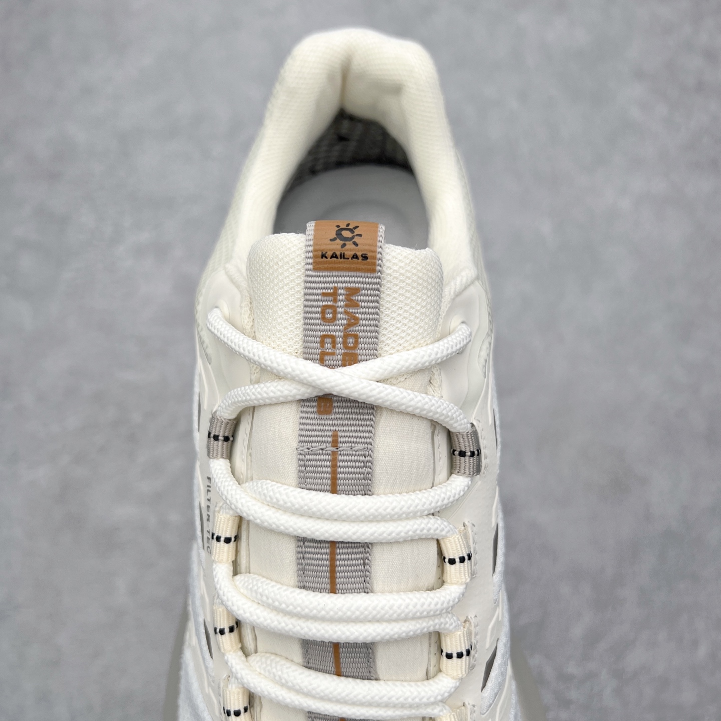 图片[5]-＃K版 凯乐石KAILAS 远征 MAX FLT 运动户外 防滑防水透气 低帮 登山徒步鞋 KAILAS凯乐石品牌是全球三大全系攀登品牌之一，于2003年创立于中国广州，致力于为有攀登梦想的户外运动员及爱好者，研发制造功能性专业装备，满足他们在极限环境下安全舒适的需求，凯乐石专注于科技面料的开发及专业功能设计，产品线覆盖登山、攀岩、徒步、越野跑山、露营、旅行等多项户外运动，通过运动员的测试反馈，不断进化迭代，产品荣获国内外大奖71座，发明专利21个，更突破性的自主研发攀登器械，打造出中国的攀登硬实力。实拍调校N版已经零色差零失真 百分百还原实物色彩所见即所得 不存在货不对板色差等低级问题 选购参考实物拍摄 不混卖不参货 只用心做好货严格选品 承诺混一赔十 尺码：36 36.5 37.5 38 38.5 39 39.5 40 40.5 41 41.5 42 42.5 43 44 44.5 45-选品中心