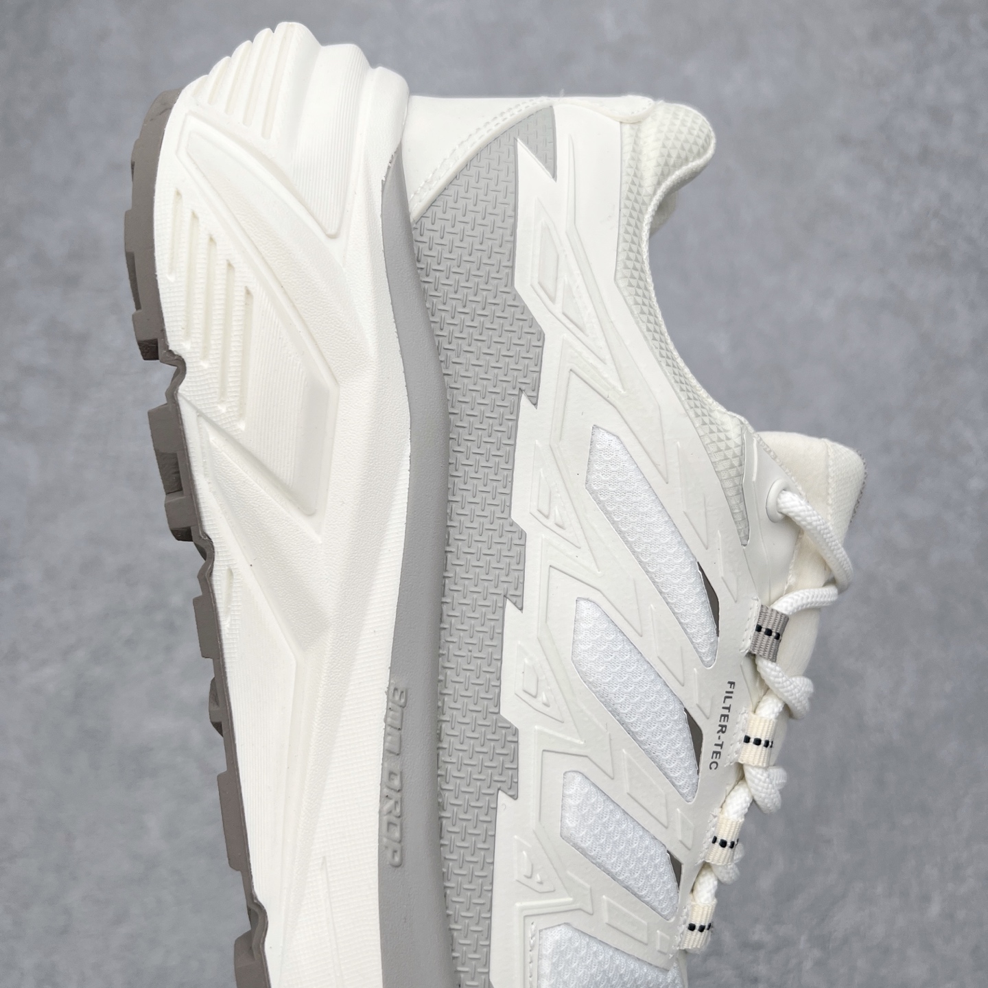 图片[6]-＃K版 凯乐石KAILAS 远征 MAX FLT 运动户外 防滑防水透气 低帮 登山徒步鞋 KAILAS凯乐石品牌是全球三大全系攀登品牌之一，于2003年创立于中国广州，致力于为有攀登梦想的户外运动员及爱好者，研发制造功能性专业装备，满足他们在极限环境下安全舒适的需求，凯乐石专注于科技面料的开发及专业功能设计，产品线覆盖登山、攀岩、徒步、越野跑山、露营、旅行等多项户外运动，通过运动员的测试反馈，不断进化迭代，产品荣获国内外大奖71座，发明专利21个，更突破性的自主研发攀登器械，打造出中国的攀登硬实力。实拍调校N版已经零色差零失真 百分百还原实物色彩所见即所得 不存在货不对板色差等低级问题 选购参考实物拍摄 不混卖不参货 只用心做好货严格选品 承诺混一赔十 尺码：36 36.5 37.5 38 38.5 39 39.5 40 40.5 41 41.5 42 42.5 43 44 44.5 45-选品中心