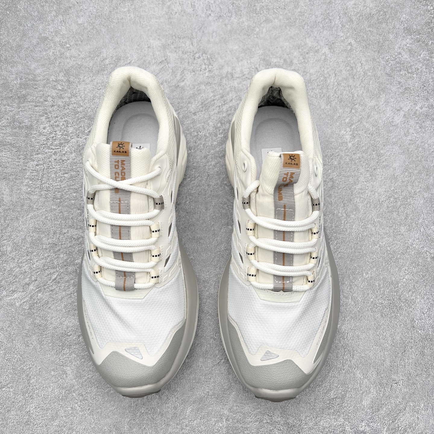 图片[2]-＃K版 凯乐石KAILAS 远征 MAX FLT 运动户外 防滑防水透气 低帮 登山徒步鞋 KAILAS凯乐石品牌是全球三大全系攀登品牌之一，于2003年创立于中国广州，致力于为有攀登梦想的户外运动员及爱好者，研发制造功能性专业装备，满足他们在极限环境下安全舒适的需求，凯乐石专注于科技面料的开发及专业功能设计，产品线覆盖登山、攀岩、徒步、越野跑山、露营、旅行等多项户外运动，通过运动员的测试反馈，不断进化迭代，产品荣获国内外大奖71座，发明专利21个，更突破性的自主研发攀登器械，打造出中国的攀登硬实力。实拍调校N版已经零色差零失真 百分百还原实物色彩所见即所得 不存在货不对板色差等低级问题 选购参考实物拍摄 不混卖不参货 只用心做好货严格选品 承诺混一赔十 尺码：36 36.5 37.5 38 38.5 39 39.5 40 40.5 41 41.5 42 42.5 43 44 44.5 45-选品中心