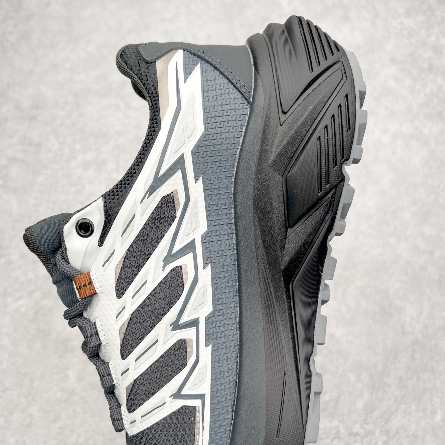 图片[6]-＃K版 凯乐石KAILAS 远征 MAX FLT 运动户外 防滑防水透气 低帮 登山徒步鞋 KAILAS凯乐石品牌是全球三大全系攀登品牌之一，于2003年创立于中国广州，致力于为有攀登梦想的户外运动员及爱好者，研发制造功能性专业装备，满足他们在极限环境下安全舒适的需求，凯乐石专注于科技面料的开发及专业功能设计，产品线覆盖登山、攀岩、徒步、越野跑山、露营、旅行等多项户外运动，通过运动员的测试反馈，不断进化迭代，产品荣获国内外大奖71座，发明专利21个，更突破性的自主研发攀登器械，打造出中国的攀登硬实力。实拍调校N版已经零色差零失真 百分百还原实物色彩所见即所得 不存在货不对板色差等低级问题 选购参考实物拍摄 不混卖不参货 只用心做好货严格选品 承诺混一赔十 尺码：36 36.5 37.5 38 38.5 39 39.5 40 40.5 41 41.5 42 42.5 43 44 44.5 45-选品中心