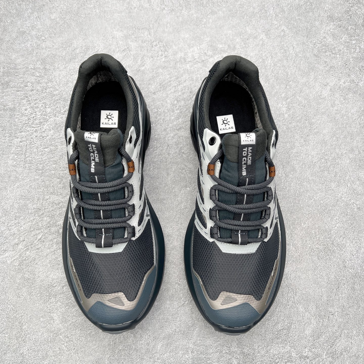图片[2]-＃K版 凯乐石KAILAS 远征 MAX FLT 运动户外 防滑防水透气 低帮 登山徒步鞋 KAILAS凯乐石品牌是全球三大全系攀登品牌之一，于2003年创立于中国广州，致力于为有攀登梦想的户外运动员及爱好者，研发制造功能性专业装备，满足他们在极限环境下安全舒适的需求，凯乐石专注于科技面料的开发及专业功能设计，产品线覆盖登山、攀岩、徒步、越野跑山、露营、旅行等多项户外运动，通过运动员的测试反馈，不断进化迭代，产品荣获国内外大奖71座，发明专利21个，更突破性的自主研发攀登器械，打造出中国的攀登硬实力。实拍调校N版已经零色差零失真 百分百还原实物色彩所见即所得 不存在货不对板色差等低级问题 选购参考实物拍摄 不混卖不参货 只用心做好货严格选品 承诺混一赔十 尺码：36 36.5 37.5 38 38.5 39 39.5 40 40.5 41 41.5 42 42.5 43 44 44.5 45-选品中心