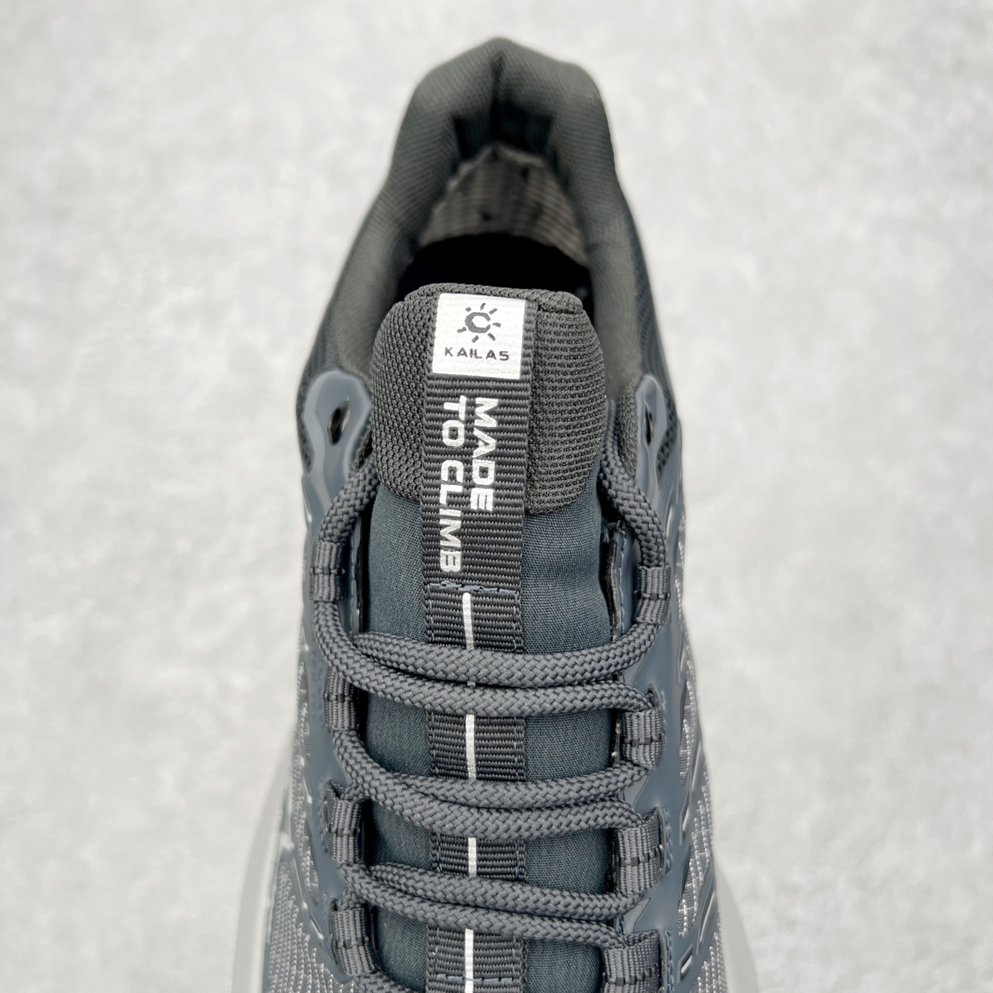 图片[5]-＃K版 凯乐石KAILAS 远征 MAX FLT 运动户外 防滑防水透气 低帮 登山徒步鞋 KAILAS凯乐石品牌是全球三大全系攀登品牌之一，于2003年创立于中国广州，致力于为有攀登梦想的户外运动员及爱好者，研发制造功能性专业装备，满足他们在极限环境下安全舒适的需求，凯乐石专注于科技面料的开发及专业功能设计，产品线覆盖登山、攀岩、徒步、越野跑山、露营、旅行等多项户外运动，通过运动员的测试反馈，不断进化迭代，产品荣获国内外大奖71座，发明专利21个，更突破性的自主研发攀登器械，打造出中国的攀登硬实力。实拍调校N版已经零色差零失真 百分百还原实物色彩所见即所得 不存在货不对板色差等低级问题 选购参考实物拍摄 不混卖不参货 只用心做好货严格选品 承诺混一赔十 尺码：36 36.5 37.5 38 38.5 39 39.5 40 40.5 41 41.5 42 42.5 43 44 44.5 45-选品中心