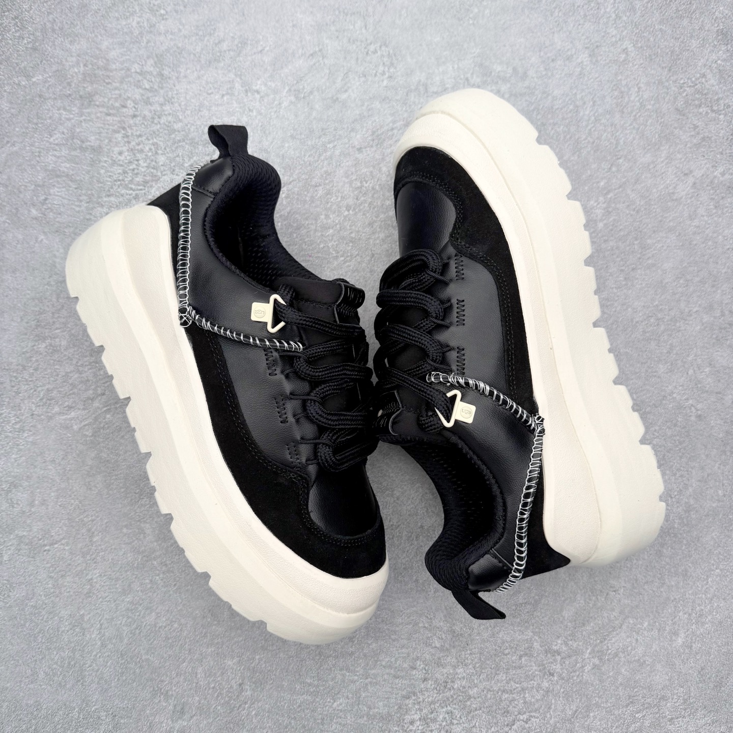 图片[3]-UGG 5971 秋冬羊皮毛一体雪地靴 全鞋采用ZP同厂 隆丰A级澳洲进口羊皮毛一体 品牌代工厂生产线 完全遵循ZP工艺流程 代工厂原厂版师 秉承无原鞋不开发选择 注重每一处细节 市面最正版型 TREADLITE\\\”轻翼\\\”科技外底 轻便/耐用/柔韧/桩型【售后郑重承诺】一个月内若出现重大脱胶/断底等质量问题 直接为您换新！尺码：35 36 37 38 39 40 41 42 43 44 45-选品中心