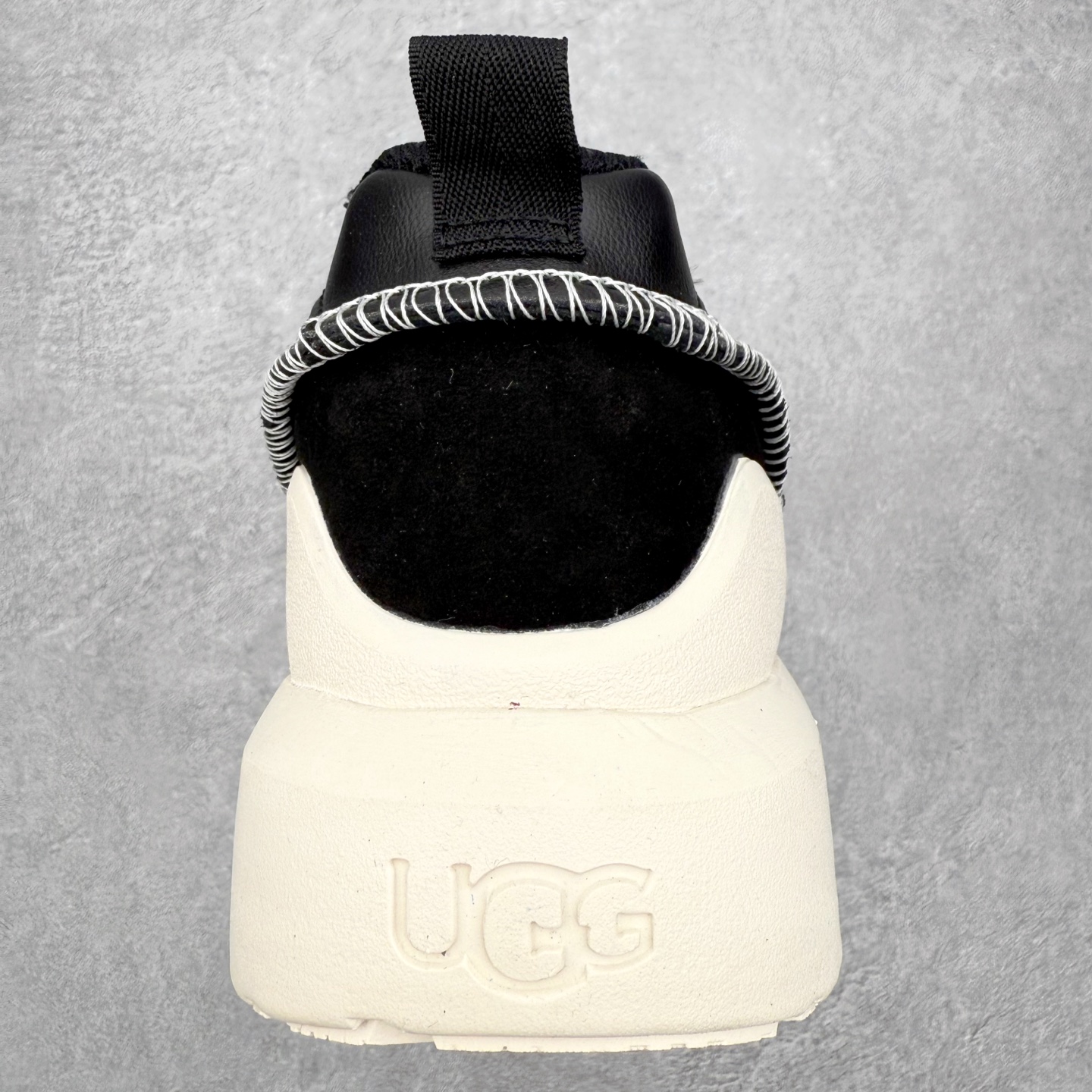 图片[8]-UGG 5971 秋冬羊皮毛一体雪地靴 全鞋采用ZP同厂 隆丰A级澳洲进口羊皮毛一体 品牌代工厂生产线 完全遵循ZP工艺流程 代工厂原厂版师 秉承无原鞋不开发选择 注重每一处细节 市面最正版型 TREADLITE\\\”轻翼\\\”科技外底 轻便/耐用/柔韧/桩型【售后郑重承诺】一个月内若出现重大脱胶/断底等质量问题 直接为您换新！尺码：35 36 37 38 39 40 41 42 43 44 45-选品中心