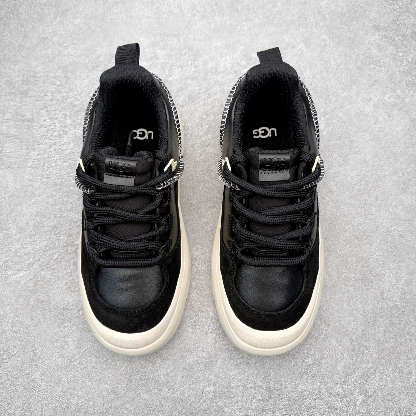 图片[2]-UGG 5971 秋冬羊皮毛一体雪地靴 全鞋采用ZP同厂 隆丰A级澳洲进口羊皮毛一体 品牌代工厂生产线 完全遵循ZP工艺流程 代工厂原厂版师 秉承无原鞋不开发选择 注重每一处细节 市面最正版型 TREADLITE\\\”轻翼\\\”科技外底 轻便/耐用/柔韧/桩型【售后郑重承诺】一个月内若出现重大脱胶/断底等质量问题 直接为您换新！尺码：35 36 37 38 39 40 41 42 43 44 45-选品中心