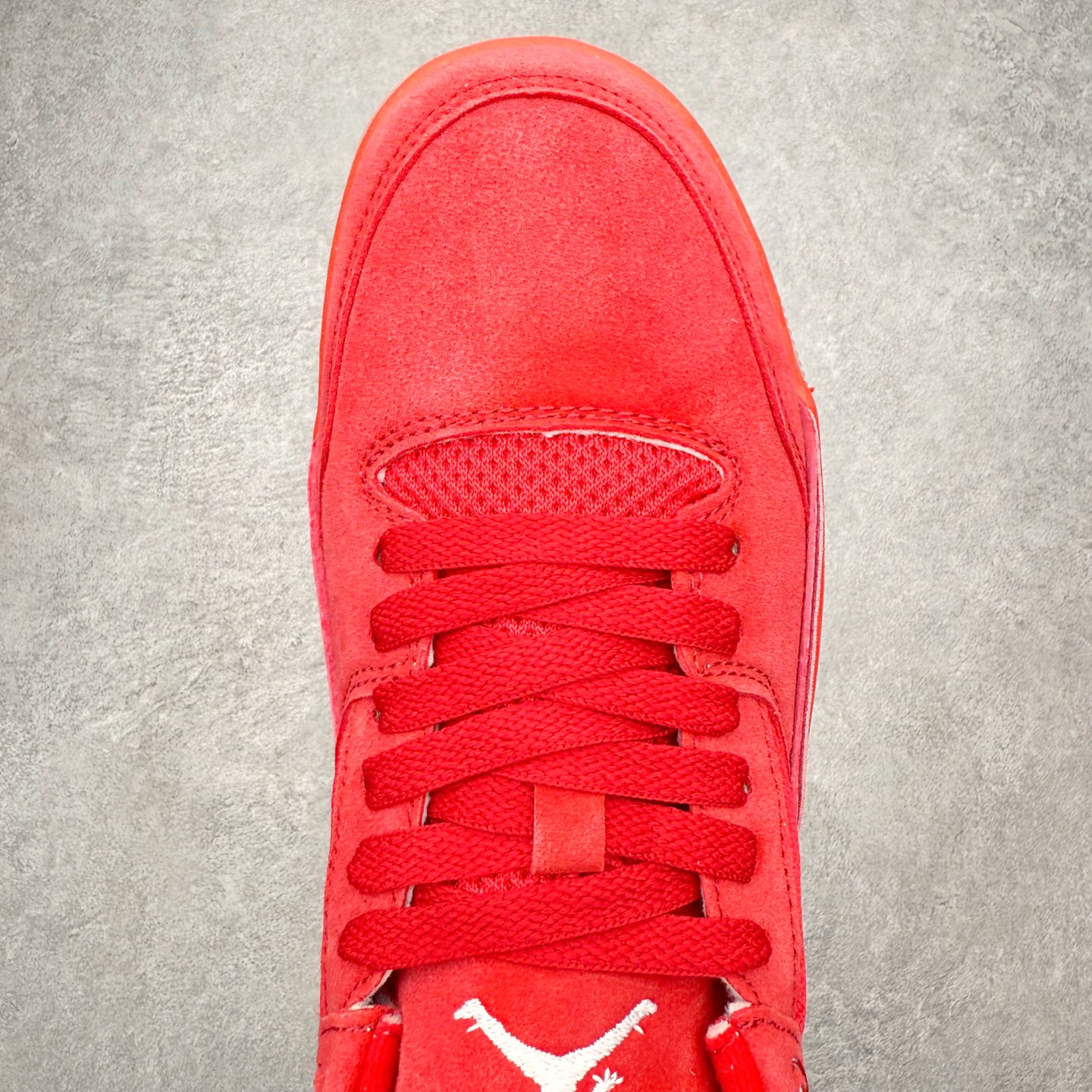 图片[4]-＃福利特价 Air Jordan AJ Flight Court 乔丹低帮复古篮球鞋 设计简约又不失复古韵味鞋内的鞋垫柔软且有弹性 能够很好地缓冲落地时的冲击力鞋面的材质贴合脚部 鞋底的纹路设计合理 抓地力很强 尺码： 36 36.5 37.5 38 38.5 39 40 40.5 41 42 42.5 43 44 45 46-选品中心