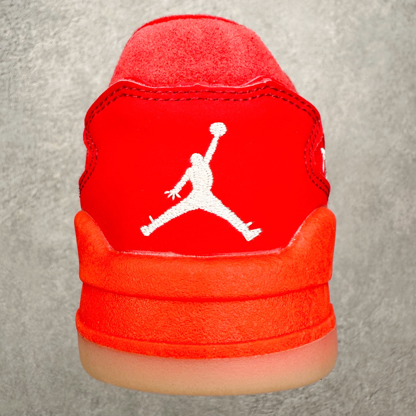 图片[8]-＃福利特价 Air Jordan AJ Flight Court 乔丹低帮复古篮球鞋 设计简约又不失复古韵味鞋内的鞋垫柔软且有弹性 能够很好地缓冲落地时的冲击力鞋面的材质贴合脚部 鞋底的纹路设计合理 抓地力很强 尺码： 36 36.5 37.5 38 38.5 39 40 40.5 41 42 42.5 43 44 45 46-选品中心