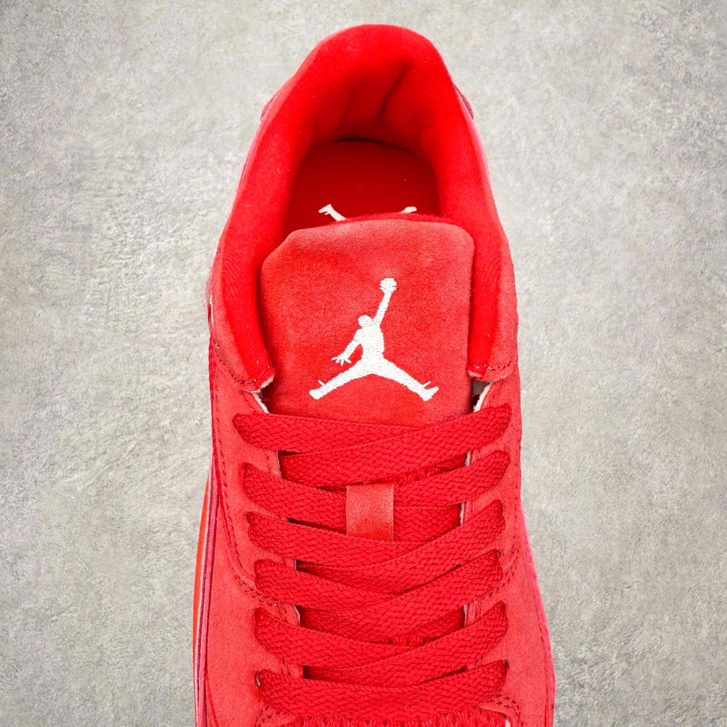 图片[5]-＃福利特价 Air Jordan AJ Flight Court 乔丹低帮复古篮球鞋 设计简约又不失复古韵味鞋内的鞋垫柔软且有弹性 能够很好地缓冲落地时的冲击力鞋面的材质贴合脚部 鞋底的纹路设计合理 抓地力很强 尺码： 36 36.5 37.5 38 38.5 39 40 40.5 41 42 42.5 43 44 45 46-选品中心