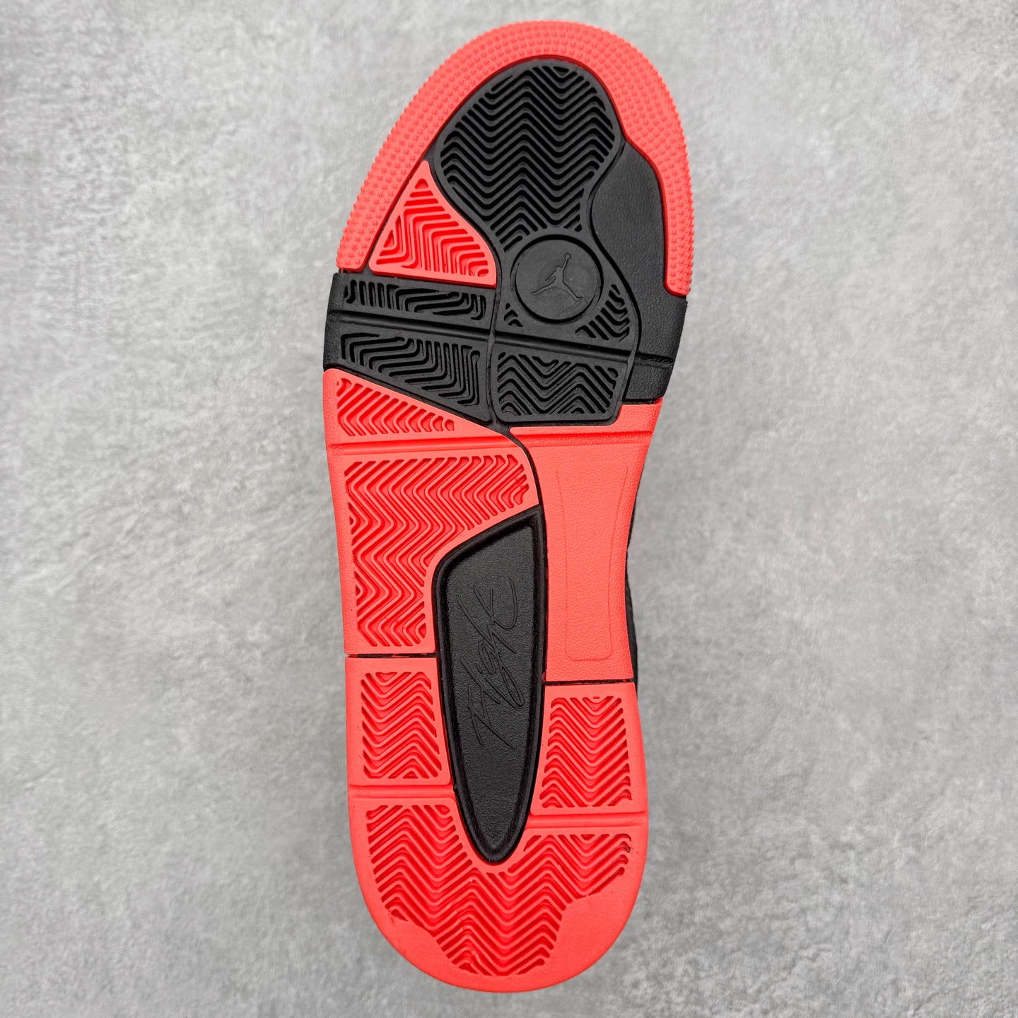 图片[9]-＃福利特价 Air Jordan AJ Flight Court 乔丹低帮复古篮球鞋 设计简约又不失复古韵味鞋内的鞋垫柔软且有弹性 能够很好地缓冲落地时的冲击力鞋面的材质贴合脚部 鞋底的纹路设计合理 抓地力很强 尺码： 36 36.5 37.5 38 38.5 39 40 40.5 41 42 42.5 43 44 45 46-选品中心