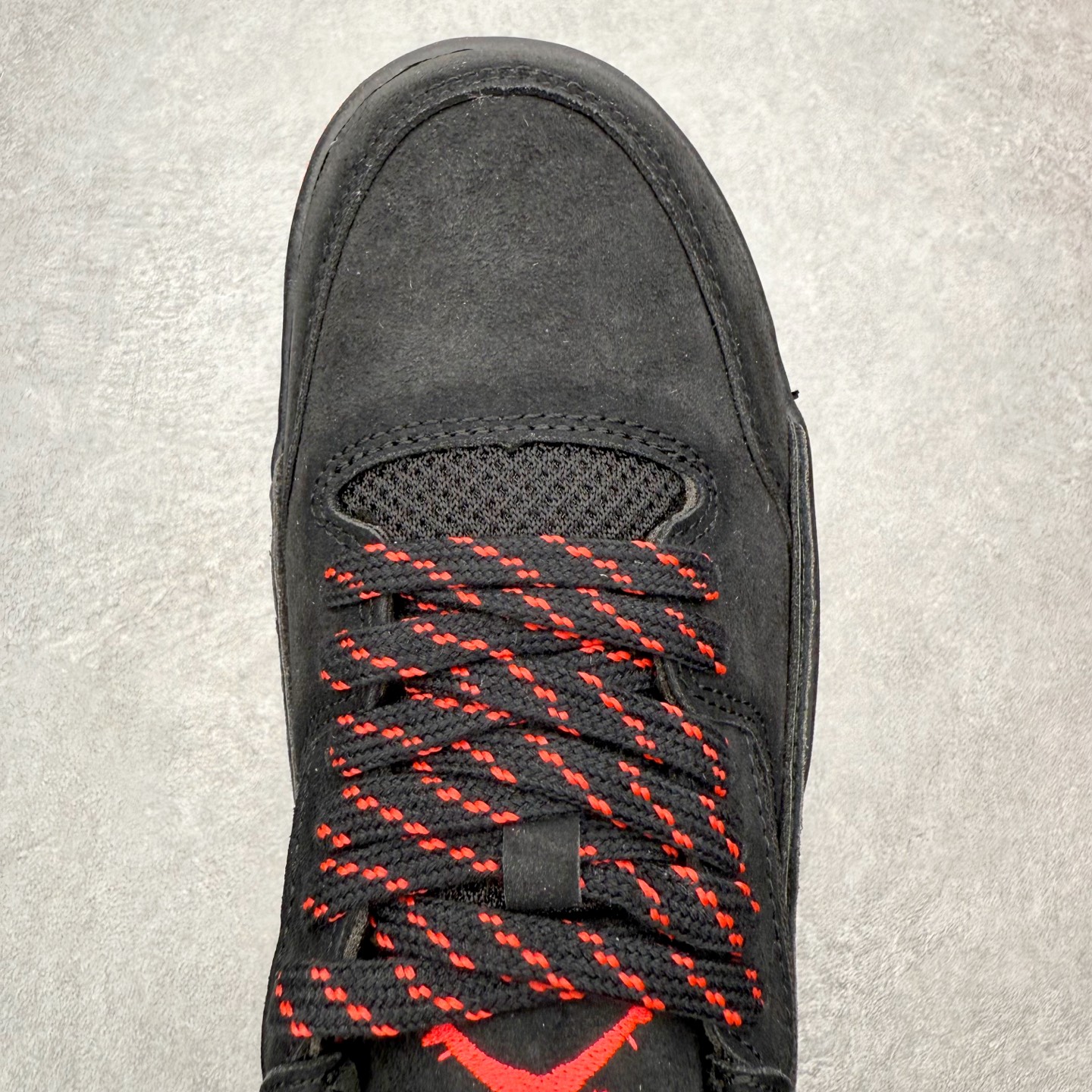 图片[4]-＃福利特价 Air Jordan AJ Flight Court 乔丹低帮复古篮球鞋 设计简约又不失复古韵味鞋内的鞋垫柔软且有弹性 能够很好地缓冲落地时的冲击力鞋面的材质贴合脚部 鞋底的纹路设计合理 抓地力很强 尺码： 36 36.5 37.5 38 38.5 39 40 40.5 41 42 42.5 43 44 45 46-选品中心