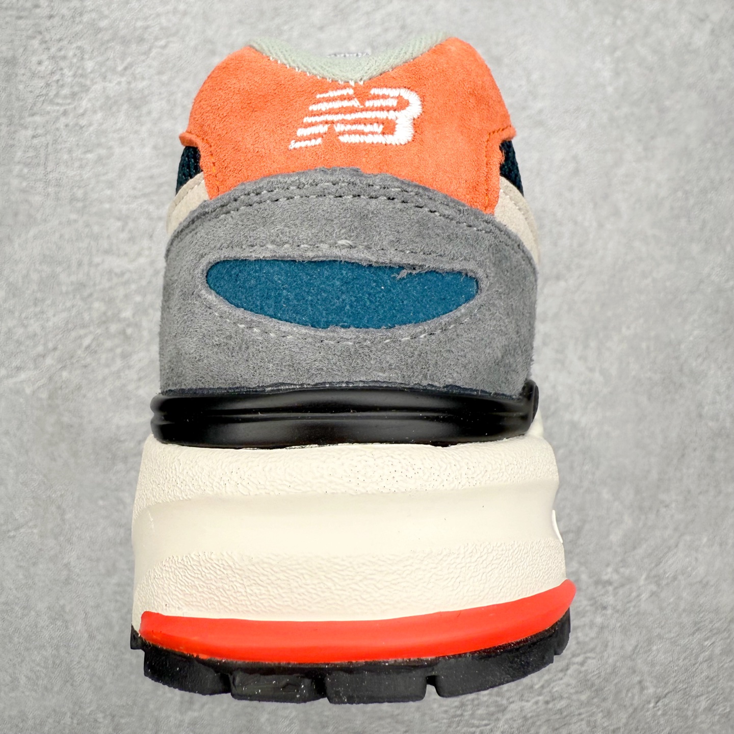 图片[8]-New Balance NB999系列 美潮高端原装原装套楦 真正的正品修长鞋型 早期外围实体充正案例无数 外贸客户指定订单前后掌分段组合大底 内置科技软底 缓震效果极佳日系潮人必备款 尺码同步专柜 尺码：39.5 40 40.5 41.5 42 42.5 43 44-选品中心