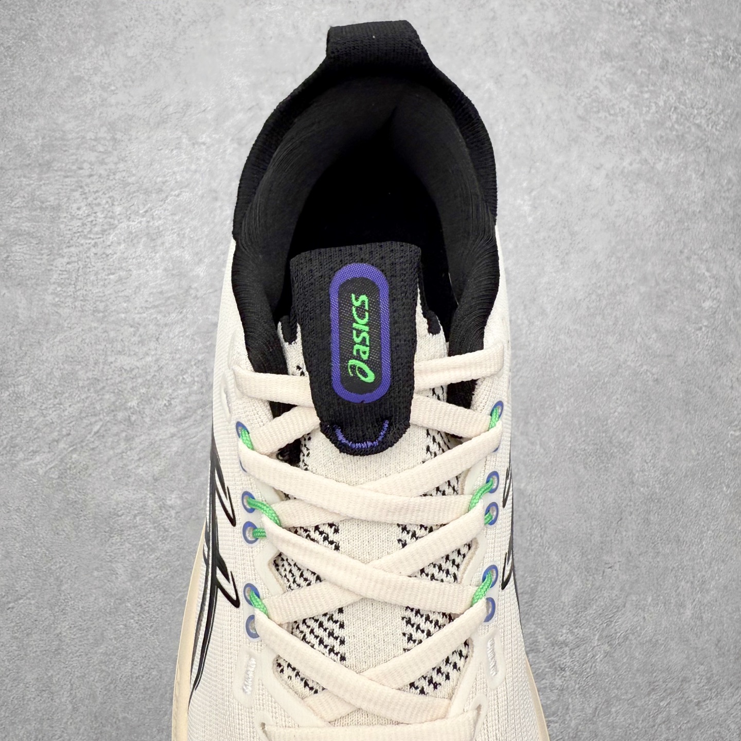 图片[5]-Asics GEL-Nimbus 28 亚瑟士缓震跑鞋 近年复古风潮的势头很旺 ASICS一直坚信保持身体的健康与活力是打造健康快乐的生活方式的最佳途径 ASICS为复古鞋型注入新设计 为玩家的街头穿搭提供了更多可能 GEL-NIMBUSTM9运动鞋最初是为中立和仰卧跑步者设计的长距离训练器 采用原始材料和关键细节重新设计 其Y2K时代的工业外观也被大胆的对比和色块所抵消 尺码：36 36.5 37.5 38 38.5 39 40 40.5 41.5 42 42.5 43.5 44 44.5 45-选品中心