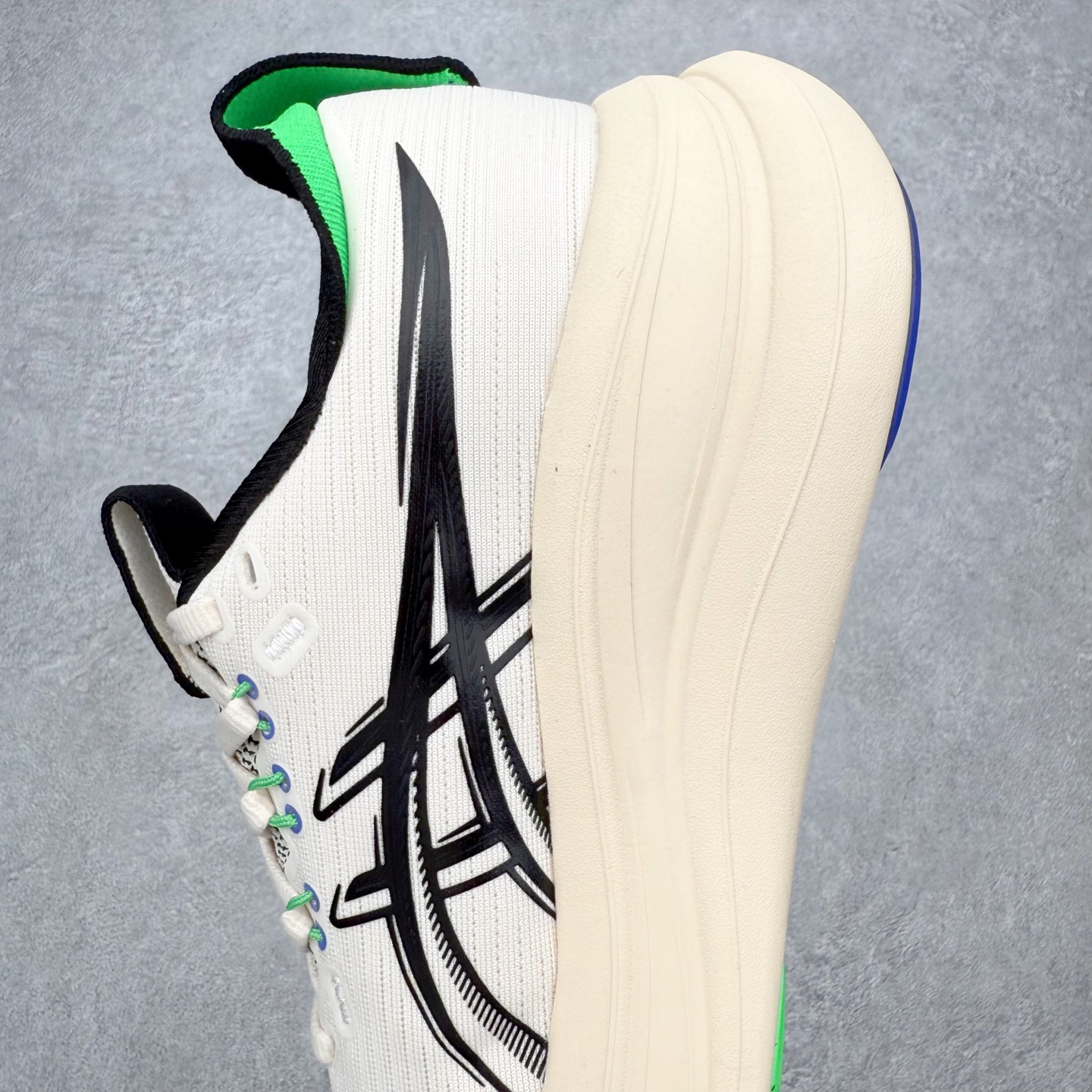 图片[7]-Asics GEL-Nimbus 28 亚瑟士缓震跑鞋 近年复古风潮的势头很旺 ASICS一直坚信保持身体的健康与活力是打造健康快乐的生活方式的最佳途径 ASICS为复古鞋型注入新设计 为玩家的街头穿搭提供了更多可能 GEL-NIMBUSTM9运动鞋最初是为中立和仰卧跑步者设计的长距离训练器 采用原始材料和关键细节重新设计 其Y2K时代的工业外观也被大胆的对比和色块所抵消 尺码：36 36.5 37.5 38 38.5 39 40 40.5 41.5 42 42.5 43.5 44 44.5 45-选品中心