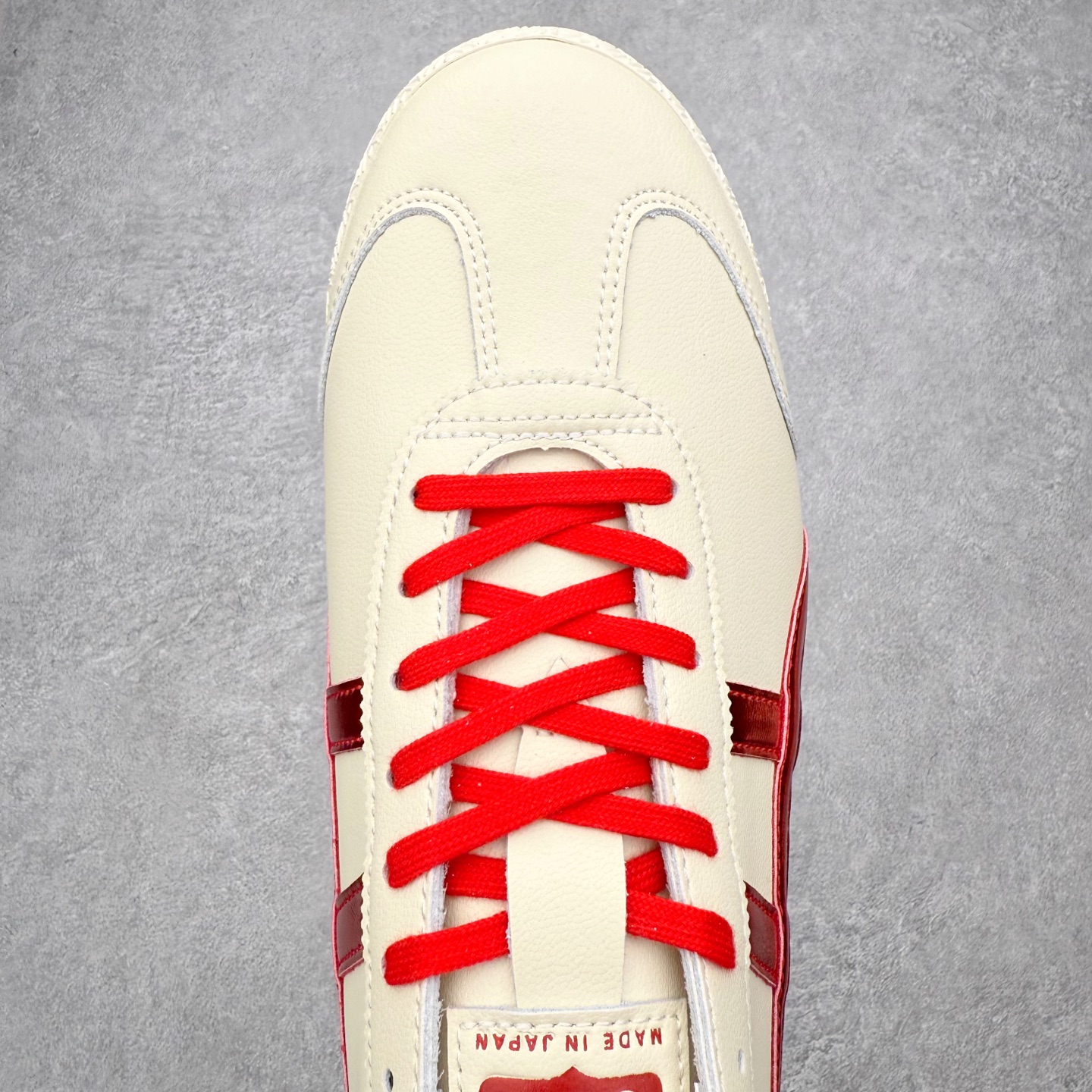 图片[4]-＃C版 Asics Onitsuka Tiger MEXICO 66 亚瑟士鬼冢虎复古经典板鞋 市场王者选手 海外订单工厂出品 长期生产补货永不断码 超成熟稳定的做工品控 原装全套纸板楦头开发 原汁原味 完美呈现版型 私模正确鞋底咬花纹路 一比一鞋头弧度高度鞋身弧度 绝不口嗨 细节品控鞋型随意秒杀市面 原档咬花纹路私模大底 一个单元有六个三角形 总体形拼接呈现花瓣状 官方四联吊牌 原装Ortholite轻量化鞋垫 原盒原配 质保卡 说明书 钢印防尘纸 纸板中底带钢印 乳胶组合鞋垫 支持全方位的对比专柜 产品从款式颜色造型上体现出追求舒适和细节的完美 鞋类更是推崇手工制作的严谨与完美 融舒适性与可穿性的设计风格 注重细节的完美和别致魅力 既保持稳重 又不失轻松的时尚感 尺码：36 37 37.5 38 39 39.5 40 40.5 41.5 42 42.5 43.5 44 45-选品中心