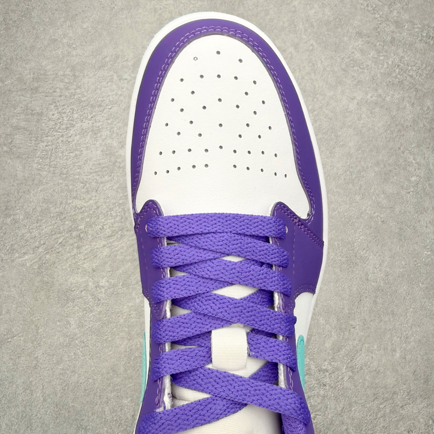 图片[4]-＃K版 Air Jordan AJ1 Low 低帮 HJ9013-550全新流水线出品 DT版本唯一平替选择 市场第二梯队最强版 全部原鞋开发 原楦原纸板开发 全鞋电脑针车 原厂内置全掌气垫 原盒内在原标 唯一Zp原版鞋带绑法 免检产品 全新2022版型 全头层皮料 完美零毛边处理 原厂配置全掌气垫 价格定位良心 几十个配色陆续出货 实拍调校N版已经零色差零失真 百分百还原实物色彩所见即所得 不存在货不对板色差等低级问题 选购参考实物拍摄 不混卖不参货 只用心做好货严格选品 承诺混一赔十 尺码：36 36.5 37.5 38 38.5 39 40 40.5 41 42 42.5 43 44 44.5 45-选品中心