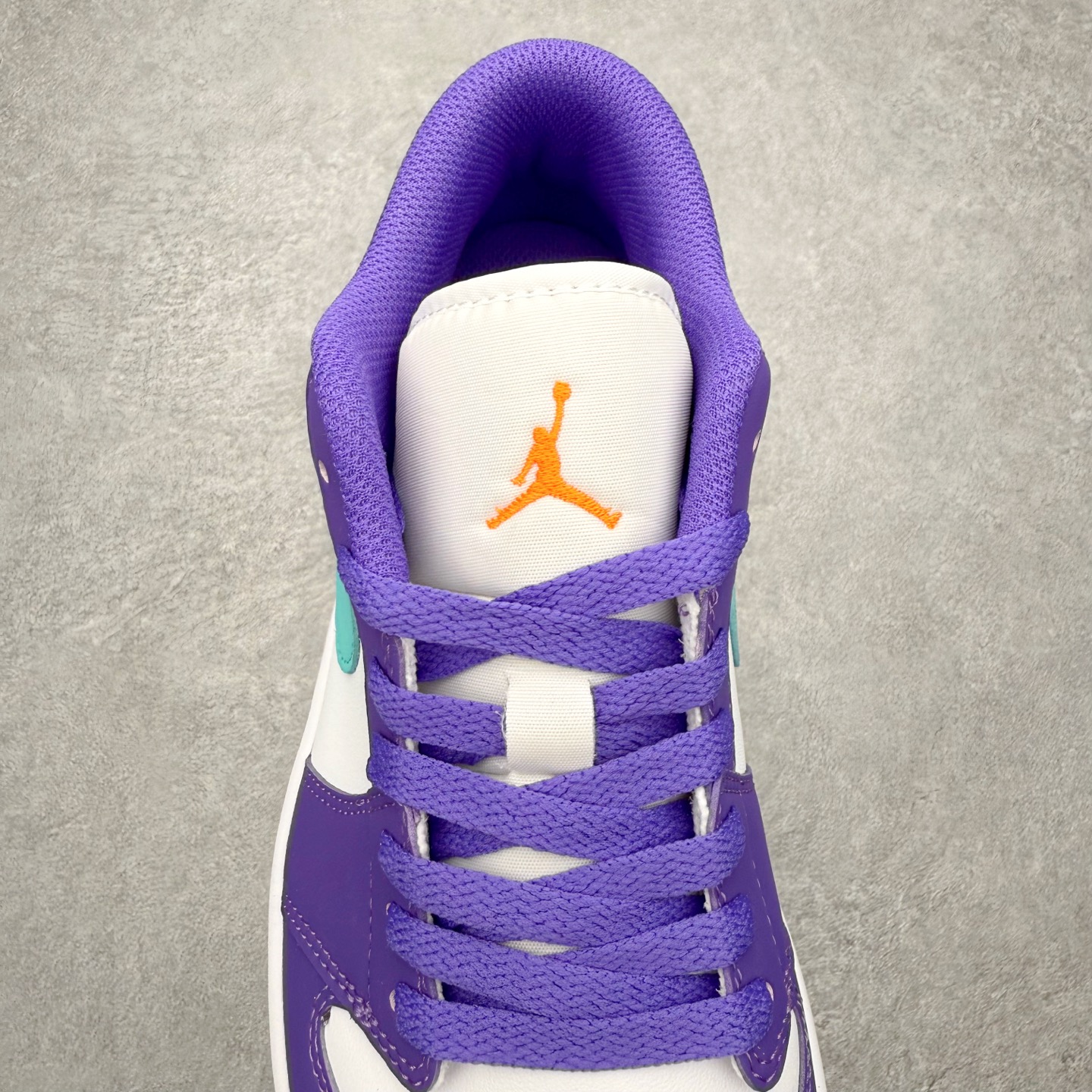 图片[5]-＃K版 Air Jordan AJ1 Low 低帮 HJ9013-550全新流水线出品 DT版本唯一平替选择 市场第二梯队最强版 全部原鞋开发 原楦原纸板开发 全鞋电脑针车 原厂内置全掌气垫 原盒内在原标 唯一Zp原版鞋带绑法 免检产品 全新2022版型 全头层皮料 完美零毛边处理 原厂配置全掌气垫 价格定位良心 几十个配色陆续出货 实拍调校N版已经零色差零失真 百分百还原实物色彩所见即所得 不存在货不对板色差等低级问题 选购参考实物拍摄 不混卖不参货 只用心做好货严格选品 承诺混一赔十 尺码：36 36.5 37.5 38 38.5 39 40 40.5 41 42 42.5 43 44 44.5 45-选品中心