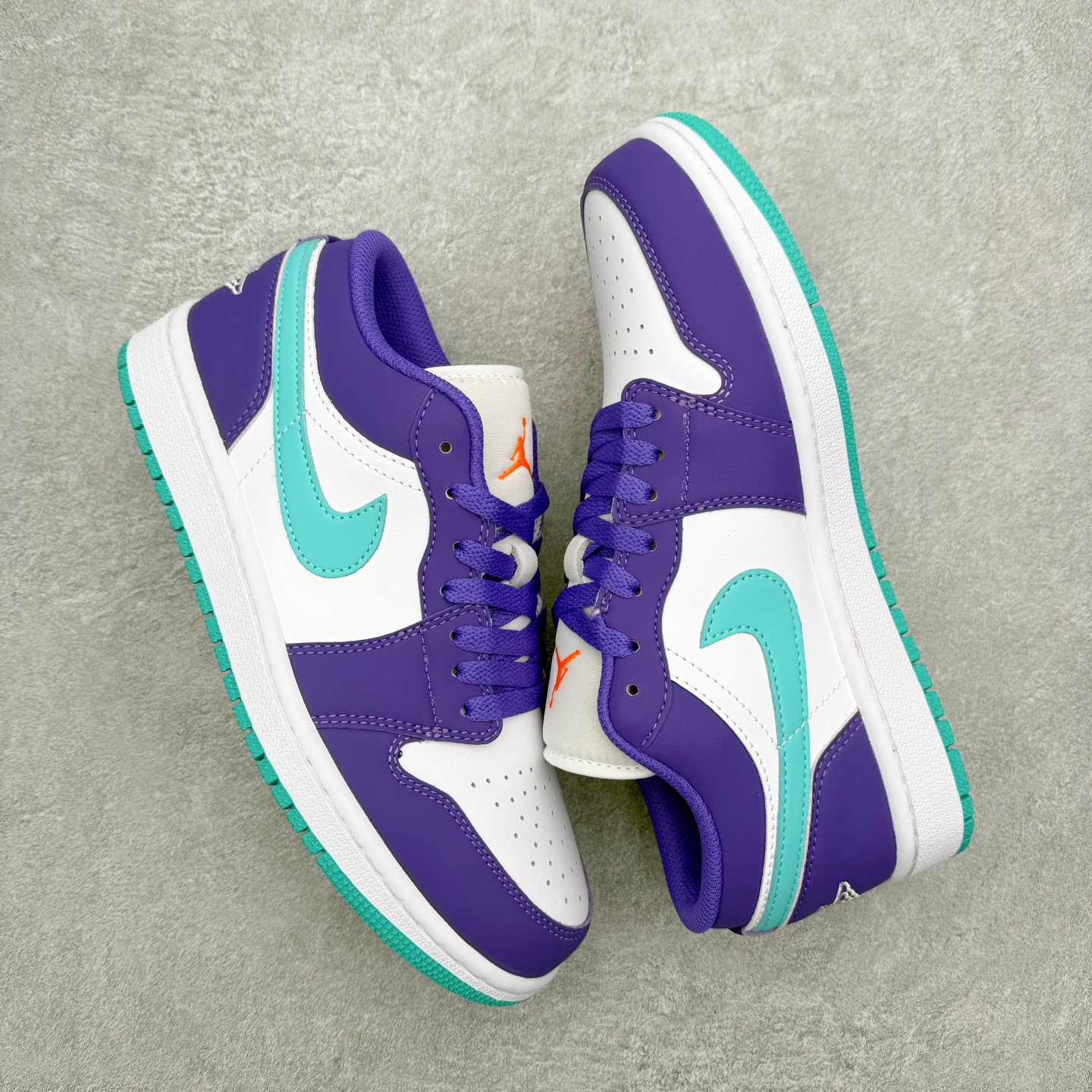 图片[3]-＃K版 Air Jordan AJ1 Low 低帮 HJ9013-550全新流水线出品 DT版本唯一平替选择 市场第二梯队最强版 全部原鞋开发 原楦原纸板开发 全鞋电脑针车 原厂内置全掌气垫 原盒内在原标 唯一Zp原版鞋带绑法 免检产品 全新2022版型 全头层皮料 完美零毛边处理 原厂配置全掌气垫 价格定位良心 几十个配色陆续出货 实拍调校N版已经零色差零失真 百分百还原实物色彩所见即所得 不存在货不对板色差等低级问题 选购参考实物拍摄 不混卖不参货 只用心做好货严格选品 承诺混一赔十 尺码：36 36.5 37.5 38 38.5 39 40 40.5 41 42 42.5 43 44 44.5 45-选品中心