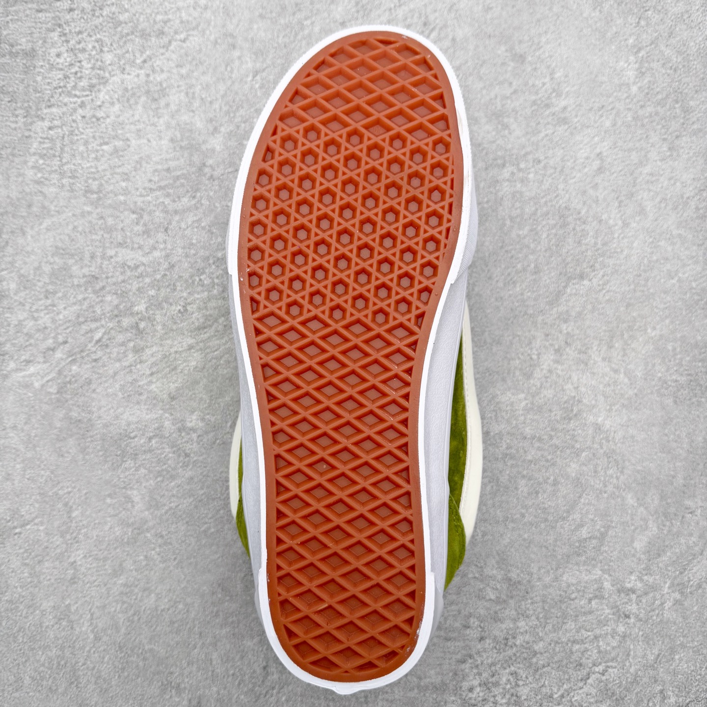 图片[9]-Vans Knu Skool 牛油果绿🥑 2026新款 复古休闲胖胖面包鞋 肥胖版大LOGO原版全皮猪八面料 货号：VN000D22EMB 尺码：35 36 36.5 37 38 38.5 39 40 40.5 41 42 42.5 43 44 工艺：硫化1：1（重量1：1、真标、原钢印、材质标、鞋型标、合格证）-选品中心