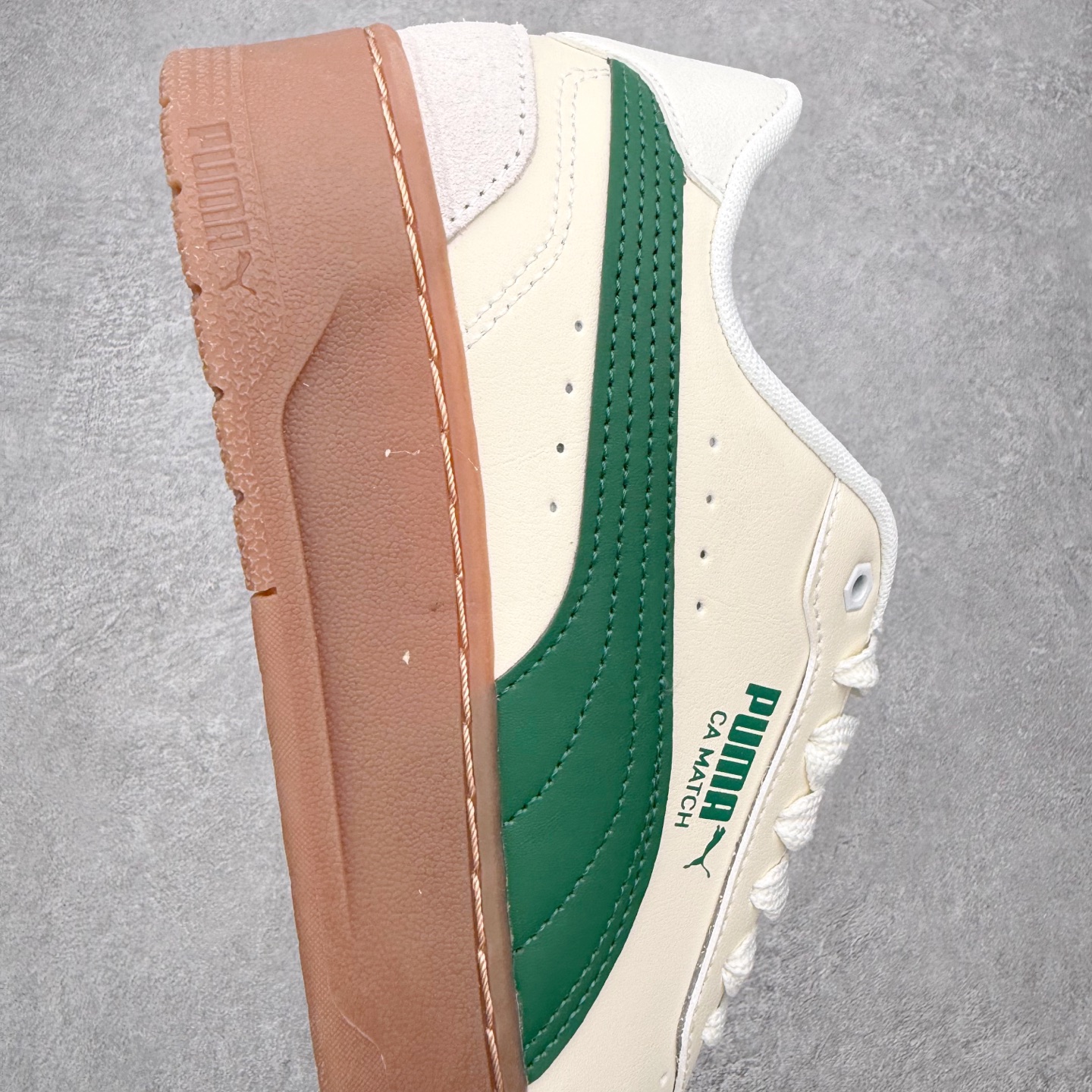 图片[6]-PUMA彪马 BMW M Motorsport RBD Break 彪马新款面包鞋男女同款复古休闲板鞋 赠送一双鞋带 鞋身通体采用细腻的麂皮材质 厚实柔软 质感出众 鞋侧保留PUMA标志性跑道图案 侧面与后跟点缀金属色PUMA LOGO 兼具辨识度与细节感 加厚鞋垫、饱满鞋舌 搭配加宽扁形鞋带 使得穿着感更加贴合与舒适 值得一提的是 本季SUEDE XL鞋款以黑色、红色及蓝色最为瞩目 经典黑的配色 在低调之余可轻松驾驭任何潮流风格造型 而高饱和度的配色 则是当之无愧的早春出街利器 尺码：36 37 37.5 38 38.5 39 40 40.5 41 42 42.5 43 44 45-选品中心