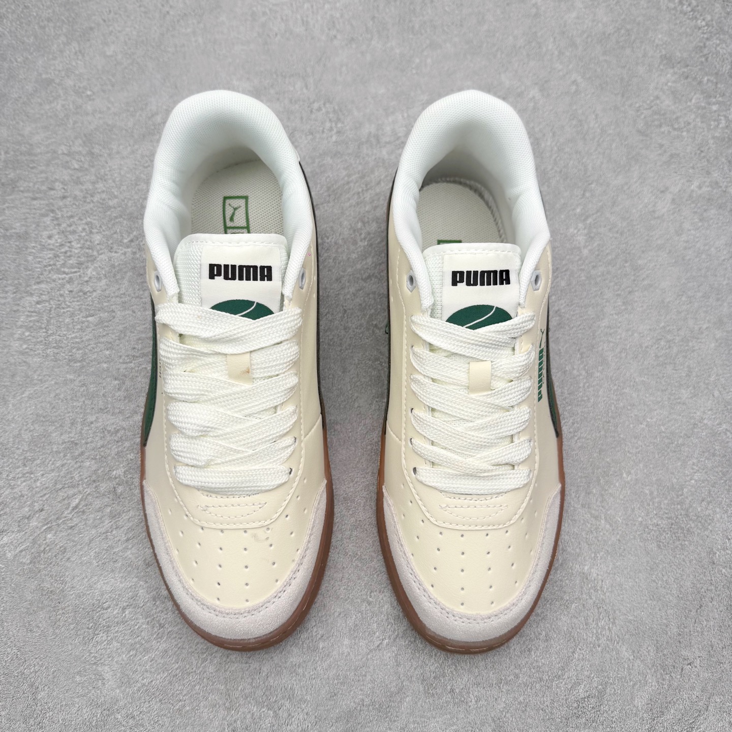 图片[2]-PUMA彪马 BMW M Motorsport RBD Break 彪马新款面包鞋男女同款复古休闲板鞋 赠送一双鞋带 鞋身通体采用细腻的麂皮材质 厚实柔软 质感出众 鞋侧保留PUMA标志性跑道图案 侧面与后跟点缀金属色PUMA LOGO 兼具辨识度与细节感 加厚鞋垫、饱满鞋舌 搭配加宽扁形鞋带 使得穿着感更加贴合与舒适 值得一提的是 本季SUEDE XL鞋款以黑色、红色及蓝色最为瞩目 经典黑的配色 在低调之余可轻松驾驭任何潮流风格造型 而高饱和度的配色 则是当之无愧的早春出街利器 尺码：36 37 37.5 38 38.5 39 40 40.5 41 42 42.5 43 44 45-选品中心