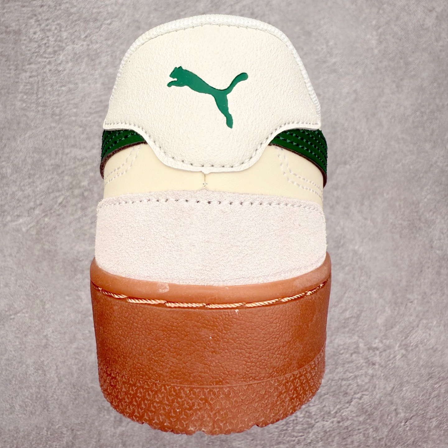 图片[8]-PUMA彪马 BMW M Motorsport RBD Break 彪马新款面包鞋男女同款复古休闲板鞋 赠送一双鞋带 鞋身通体采用细腻的麂皮材质 厚实柔软 质感出众 鞋侧保留PUMA标志性跑道图案 侧面与后跟点缀金属色PUMA LOGO 兼具辨识度与细节感 加厚鞋垫、饱满鞋舌 搭配加宽扁形鞋带 使得穿着感更加贴合与舒适 值得一提的是 本季SUEDE XL鞋款以黑色、红色及蓝色最为瞩目 经典黑的配色 在低调之余可轻松驾驭任何潮流风格造型 而高饱和度的配色 则是当之无愧的早春出街利器 尺码：36 37 37.5 38 38.5 39 40 40.5 41 42 42.5 43 44 45-选品中心