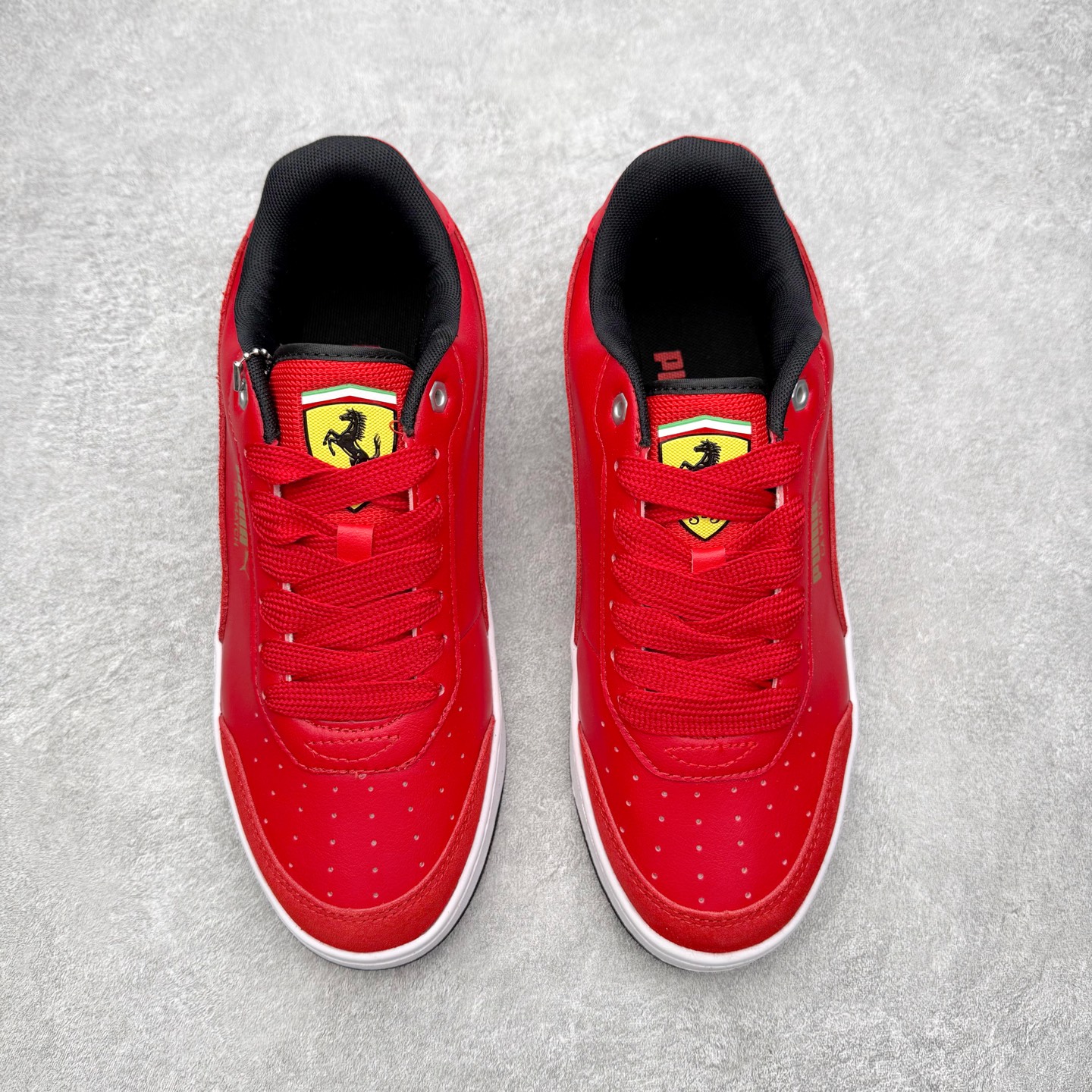 图片[2]-PUMA彪马 BMW M Motorsport RBD Break 彪马新款面包鞋男女同款复古休闲板鞋 赠送一双鞋带 鞋身通体采用细腻的麂皮材质 厚实柔软 质感出众 鞋侧保留PUMA标志性跑道图案 侧面与后跟点缀金属色PUMA LOGO 兼具辨识度与细节感 加厚鞋垫、饱满鞋舌 搭配加宽扁形鞋带 使得穿着感更加贴合与舒适 值得一提的是 本季SUEDE XL鞋款以黑色、红色及蓝色最为瞩目 经典黑的配色 在低调之余可轻松驾驭任何潮流风格造型 而高饱和度的配色 则是当之无愧的早春出街利器 尺码：36 37 37.5 38 38.5 39 40 40.5 41 42 42.5 43 44 45-选品中心