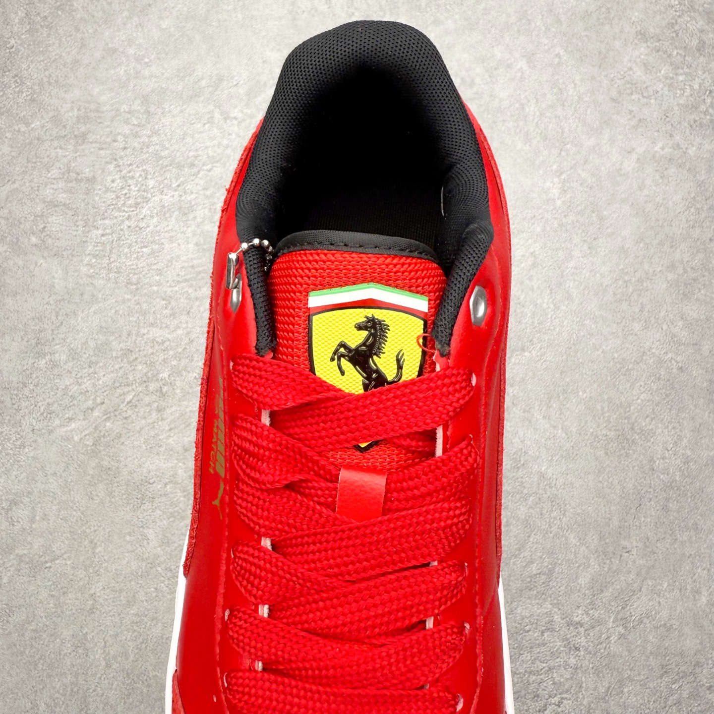 图片[5]-PUMA彪马 BMW M Motorsport RBD Break 彪马新款面包鞋男女同款复古休闲板鞋 赠送一双鞋带 鞋身通体采用细腻的麂皮材质 厚实柔软 质感出众 鞋侧保留PUMA标志性跑道图案 侧面与后跟点缀金属色PUMA LOGO 兼具辨识度与细节感 加厚鞋垫、饱满鞋舌 搭配加宽扁形鞋带 使得穿着感更加贴合与舒适 值得一提的是 本季SUEDE XL鞋款以黑色、红色及蓝色最为瞩目 经典黑的配色 在低调之余可轻松驾驭任何潮流风格造型 而高饱和度的配色 则是当之无愧的早春出街利器 尺码：36 37 37.5 38 38.5 39 40 40.5 41 42 42.5 43 44 45-选品中心